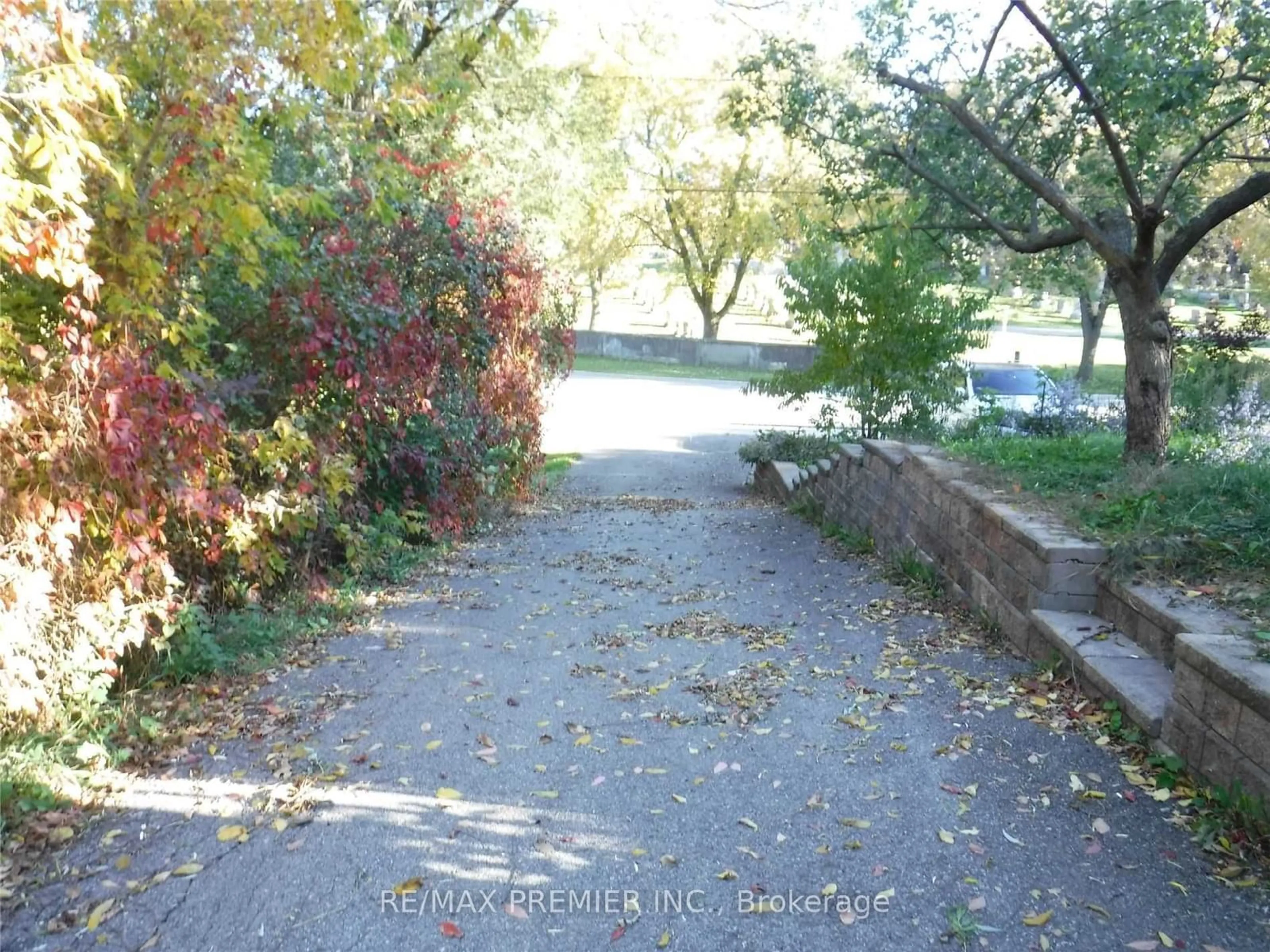 Patio, the street view for 340 Centennial Dr, Caledon Ontario L7E 2C7