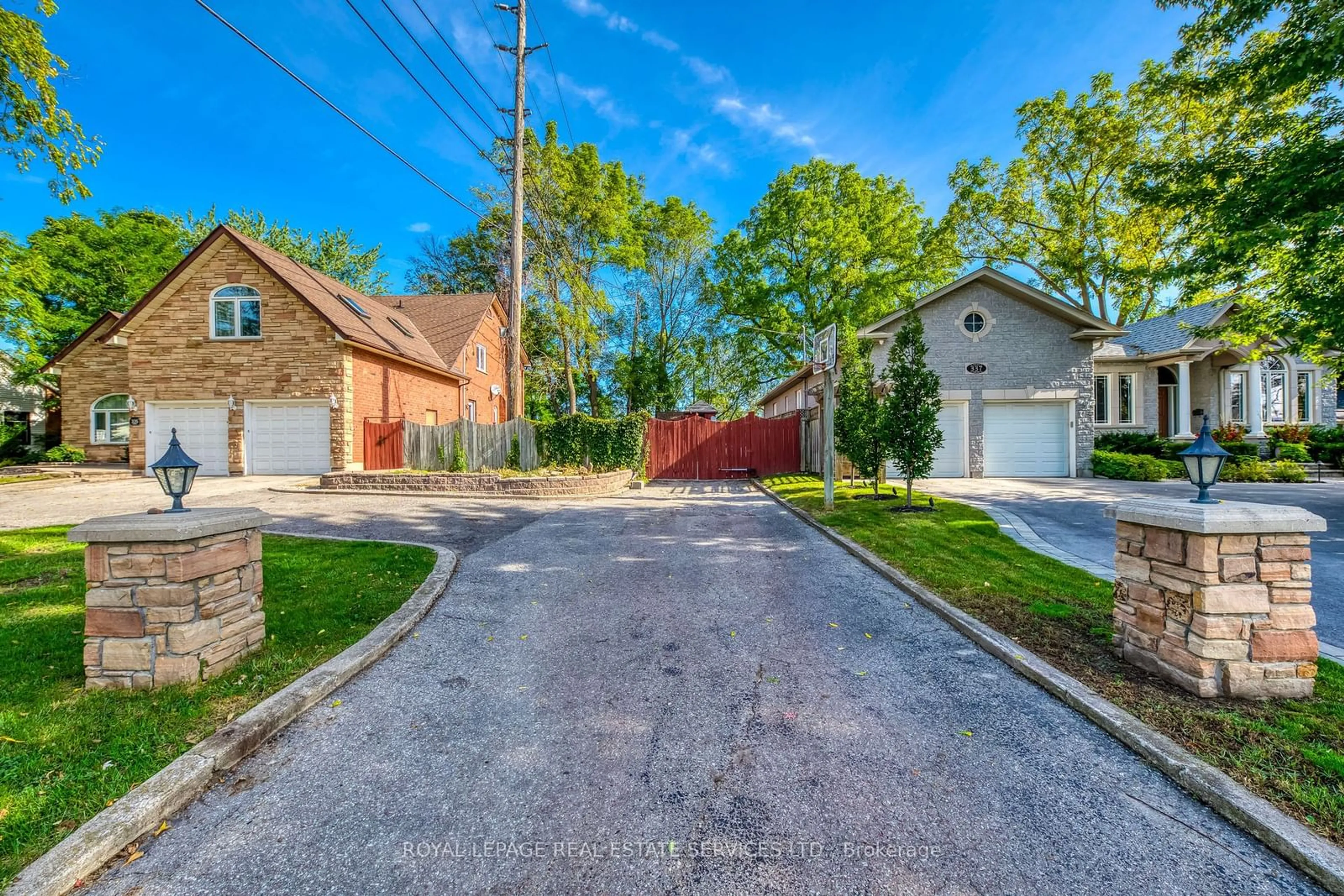 A pic from exterior of the house or condo, the street view for 335 Queen St, Mississauga Ontario L5M 1M3