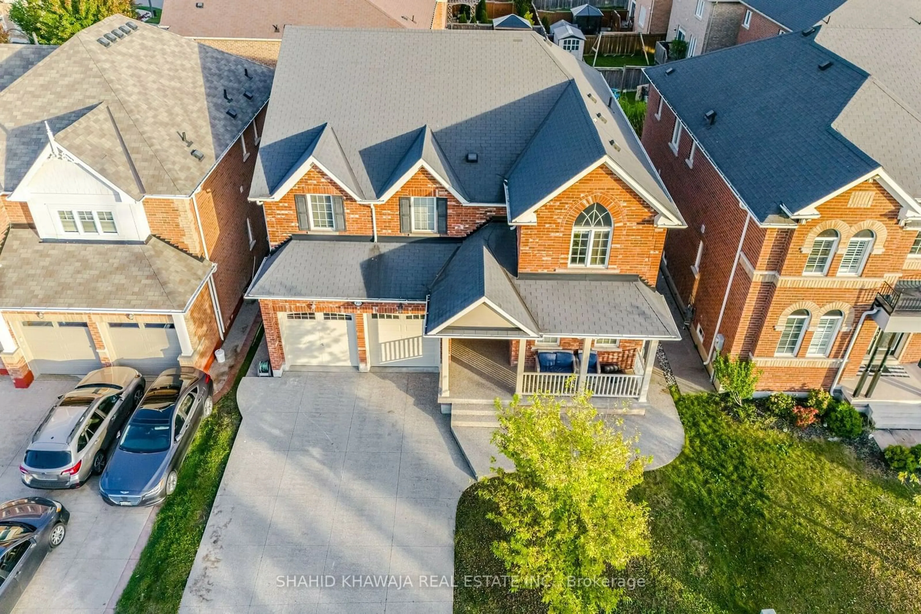 Frontside or backside of a home for 215 Rowe Terr, Milton Ontario L9T 8G1