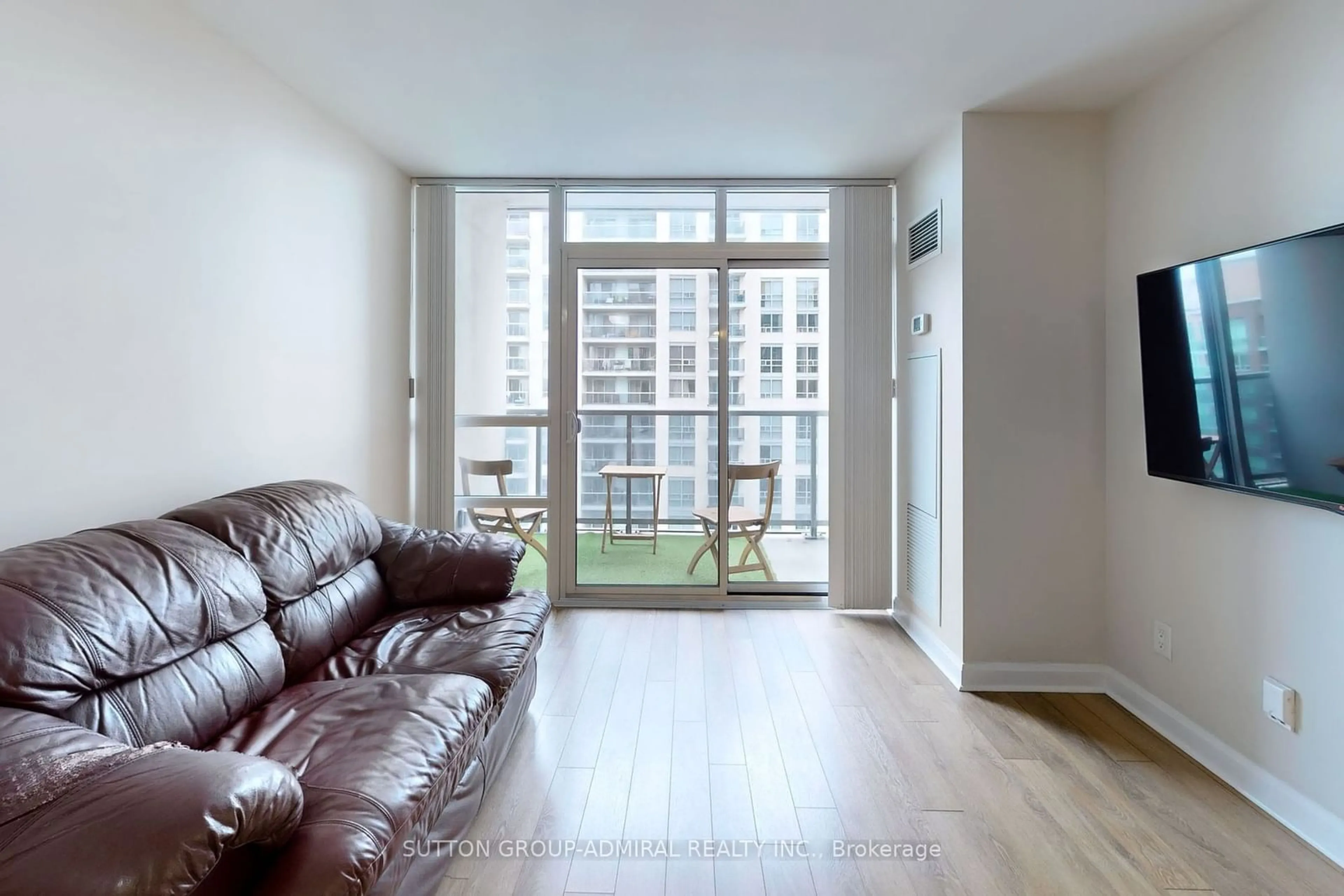 Other indoor space, wood floors for 1 Michael Power Pl #1713, Toronto Ontario M9A 0A1