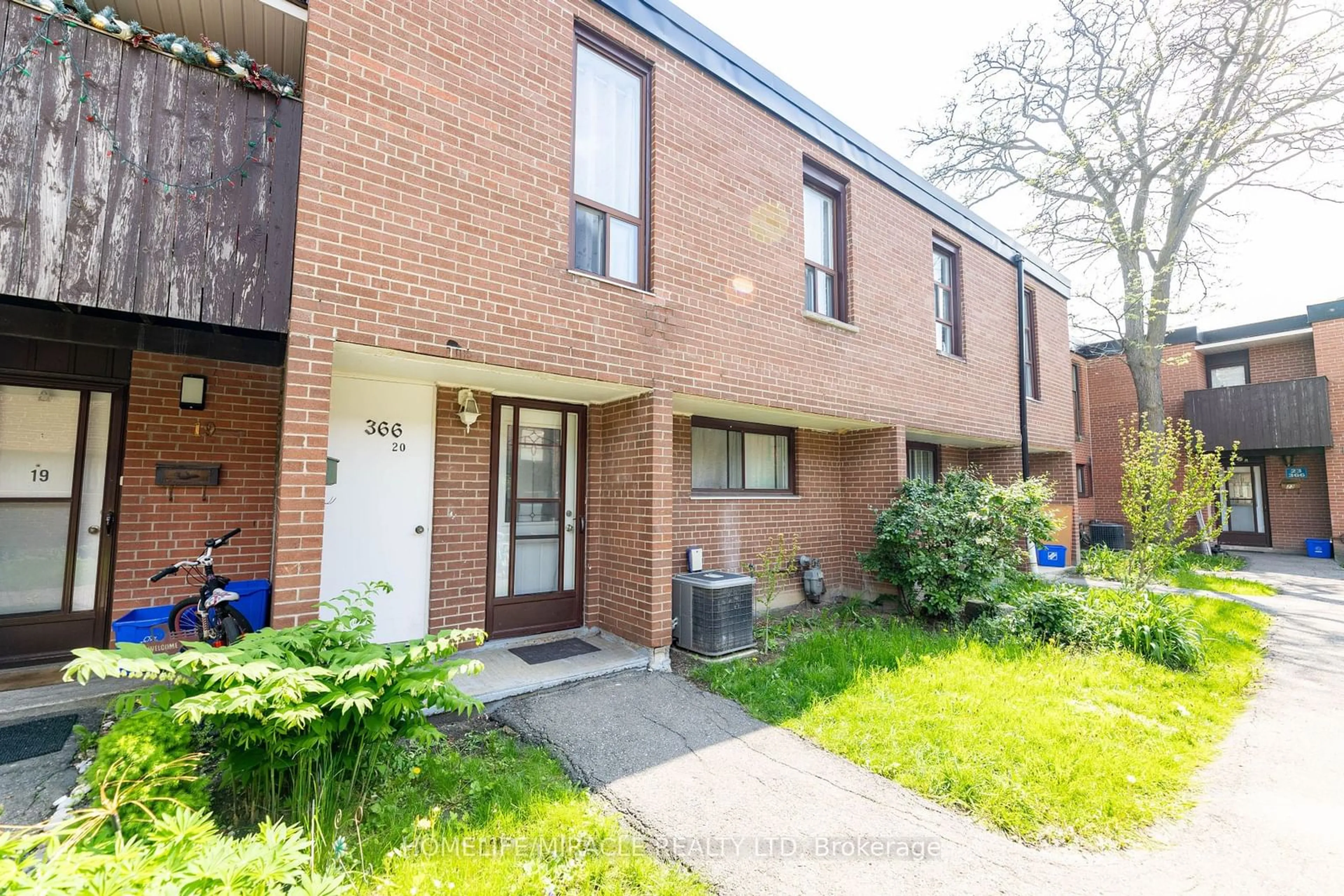 A pic from exterior of the house or condo, the front or back of building for 366 Driftwood Ave #20, Toronto Ontario M3N 2P5