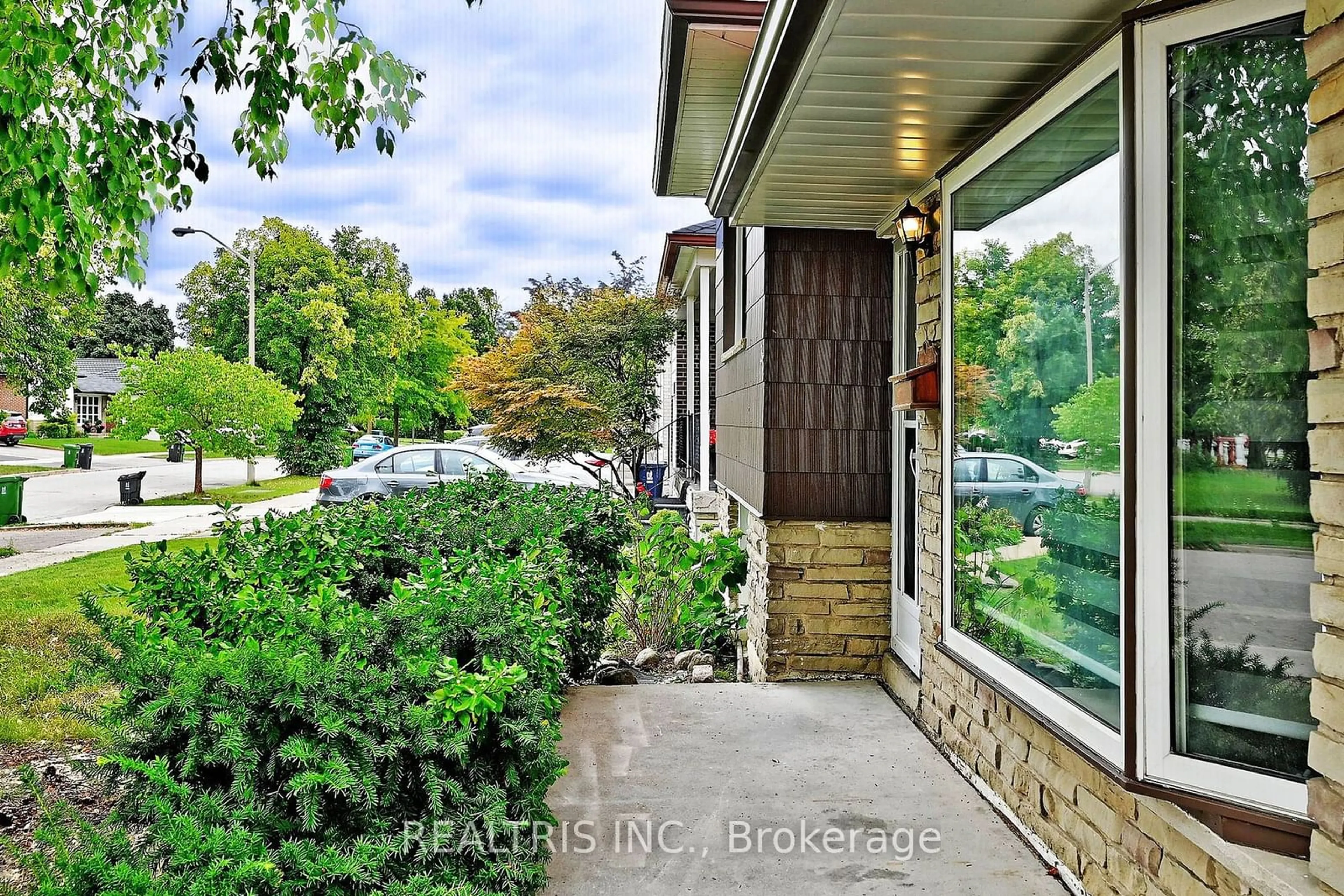 Indoor entryway for 36 Tealham Dr, Toronto Ontario M9V 3T6