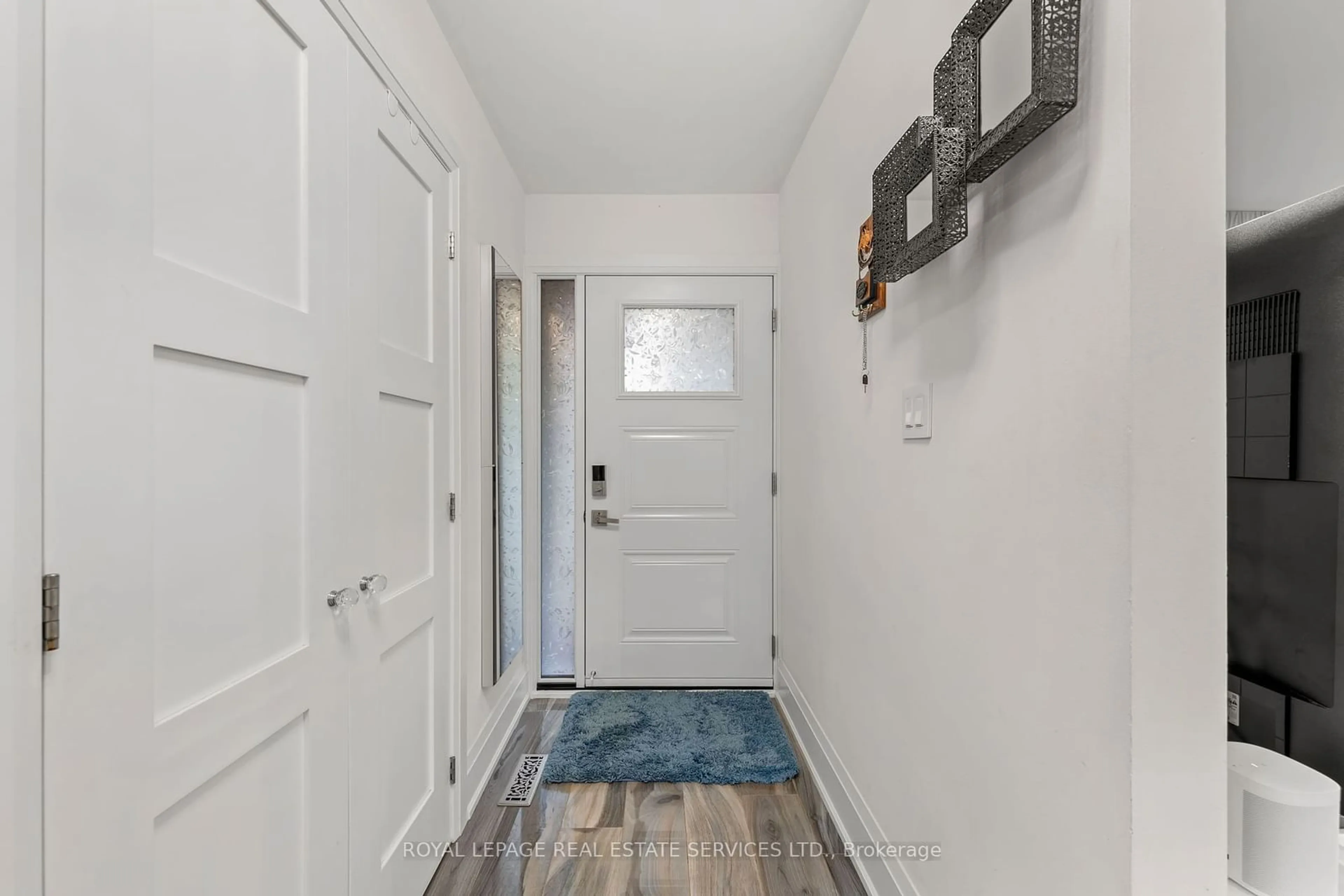 Indoor entryway for 2816 Constable Rd, Mississauga Ontario L5J 1W7