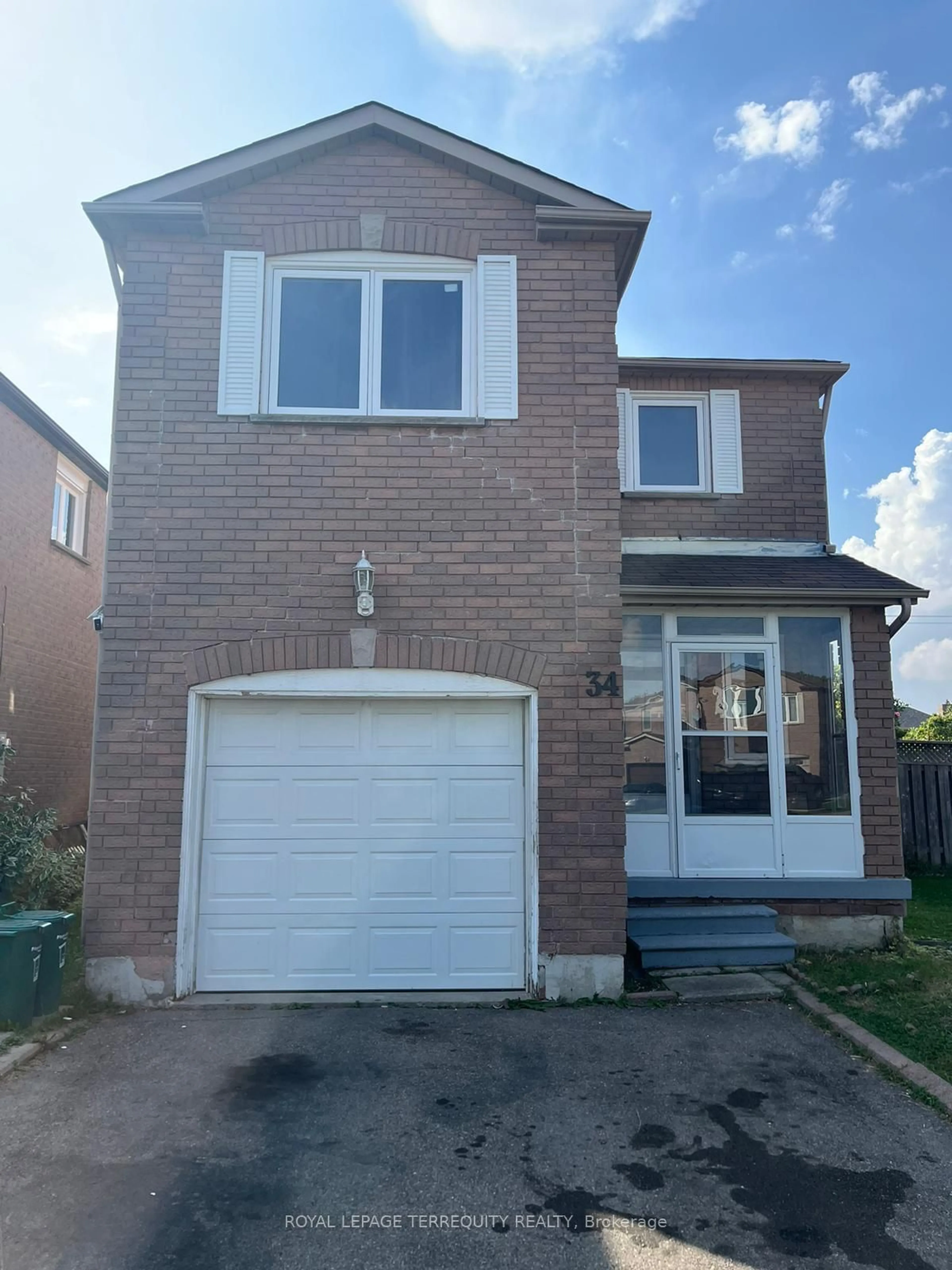 Frontside or backside of a home for 34 Calmist Cres, Brampton Ontario L6Y 4L6