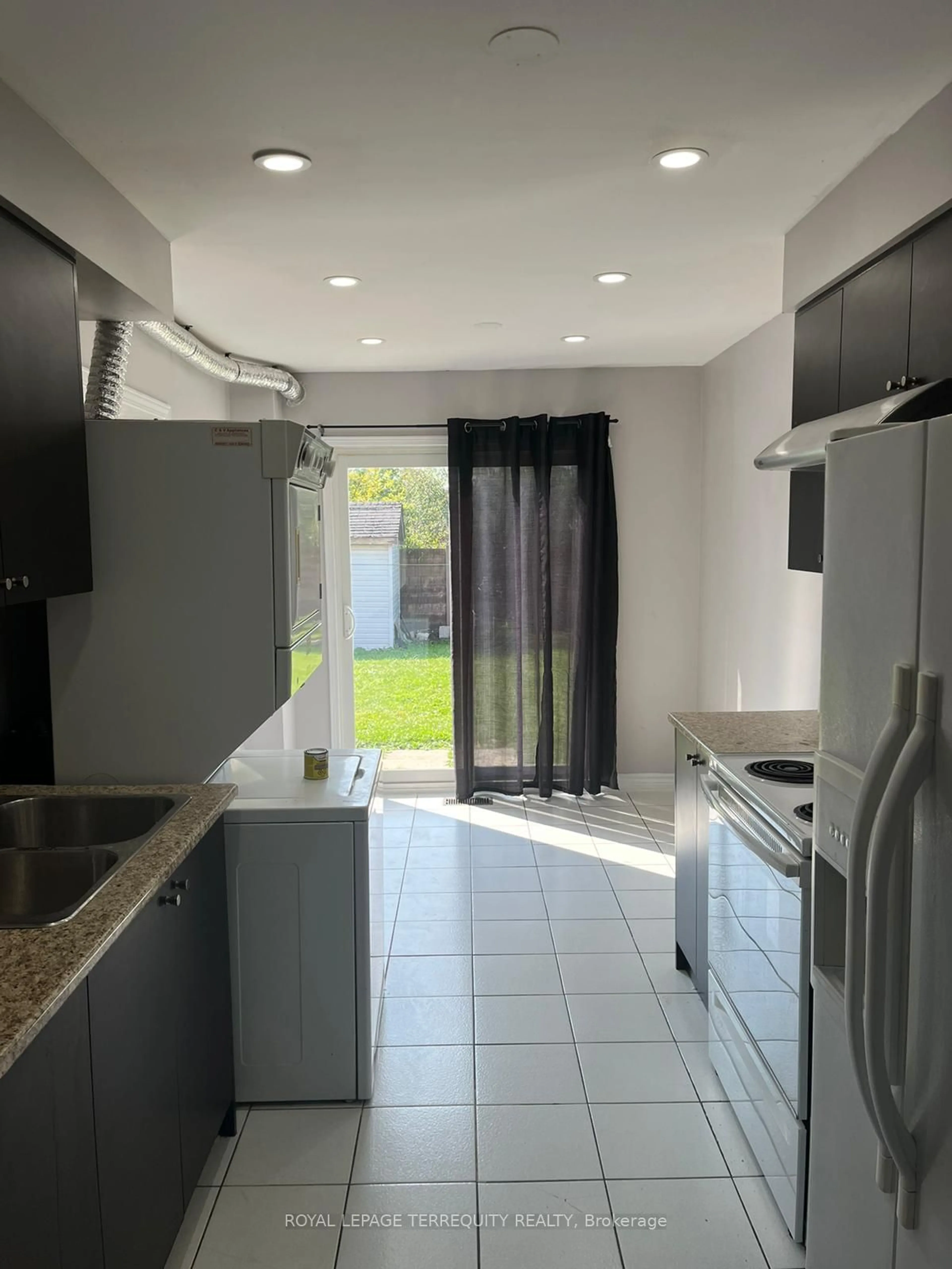 Kitchen with laundary machines for 34 Calmist Cres, Brampton Ontario L6Y 4L6