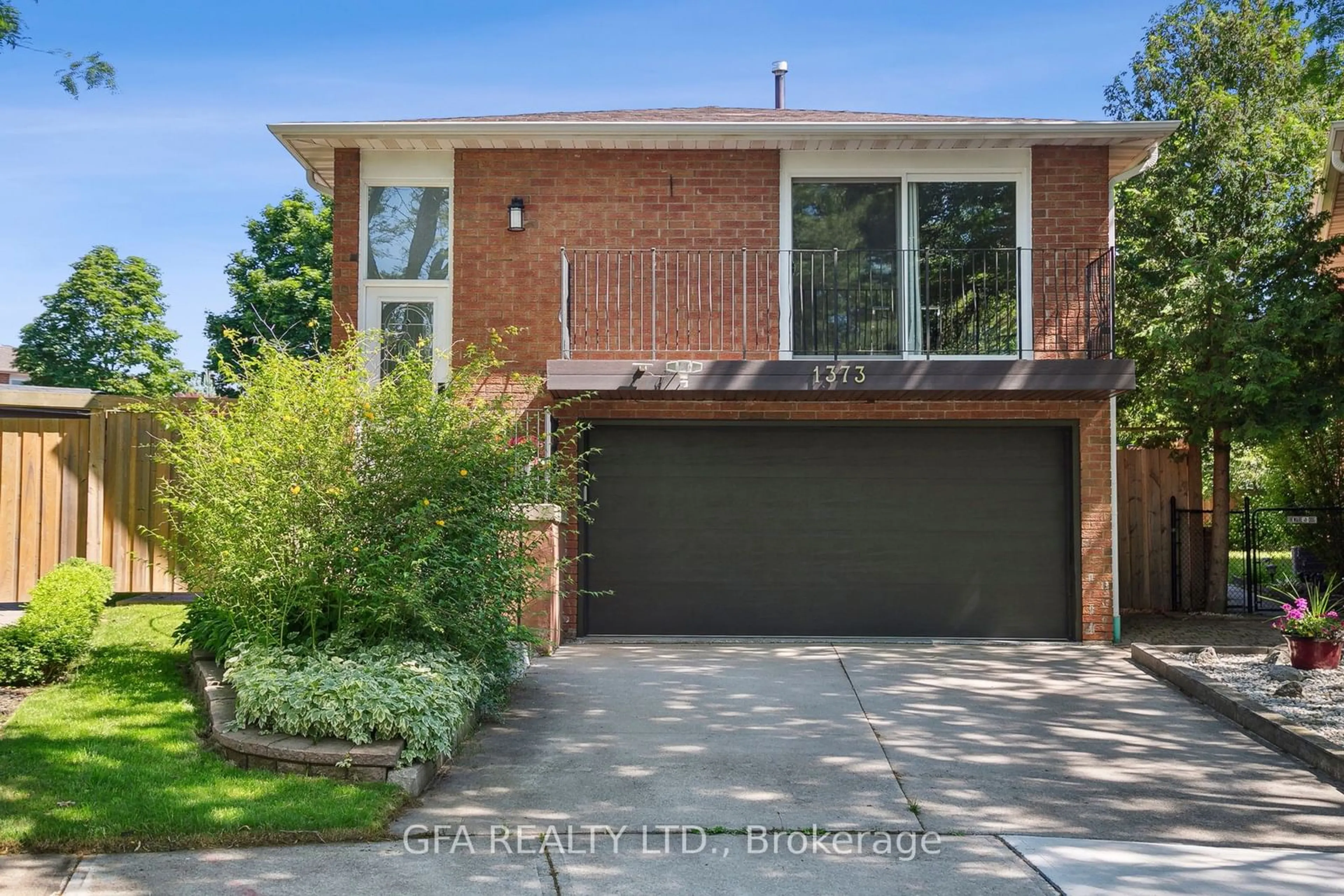 Home with brick exterior material for 1373 Holborne Pl, Oakville Ontario L6H 3E2