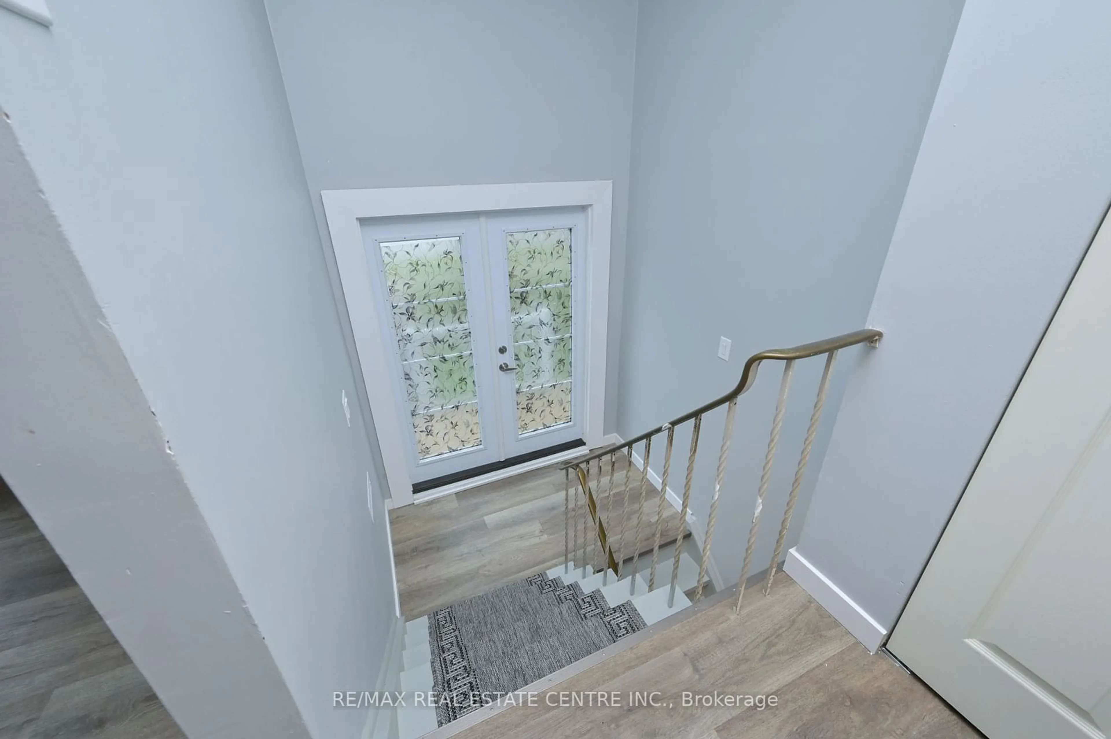 Stairs for 116 Burbank Cres, Orangeville Ontario L9W 3H8