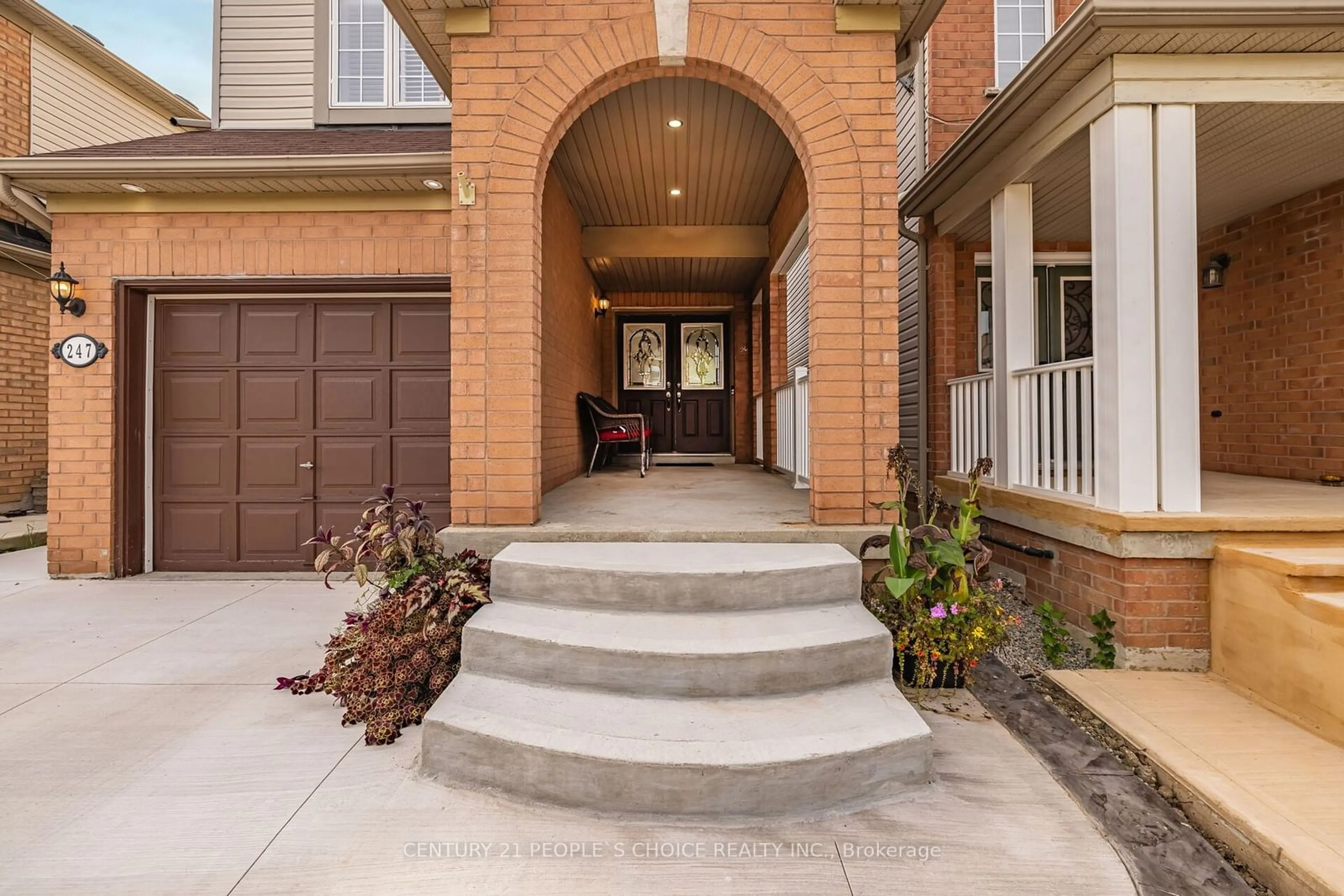 Indoor entryway for 247 Featherstone Rd, Milton Ontario L9T 7C3