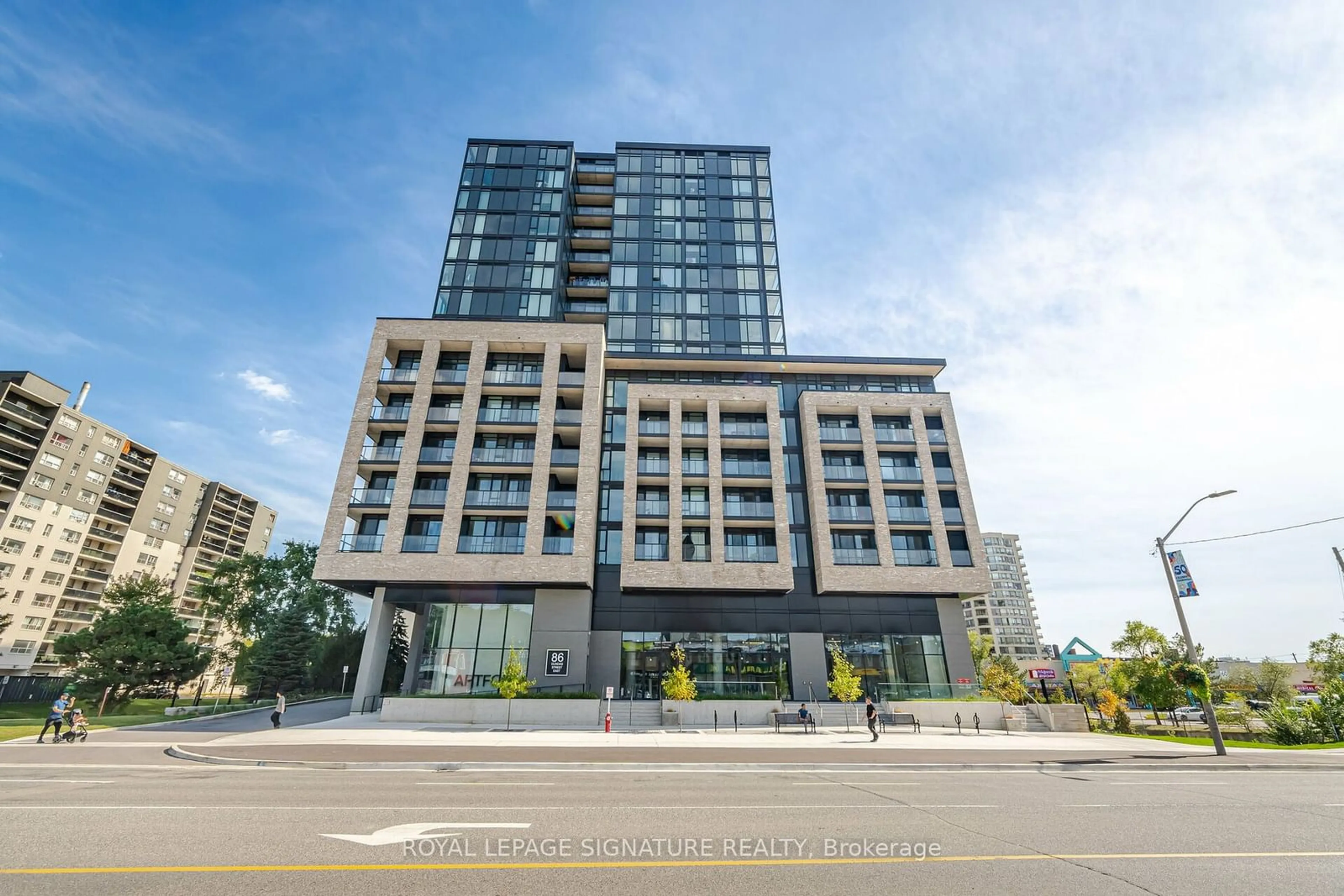 A pic from exterior of the house or condo for 86 Dundas St #914, Mississauga Ontario L5A 0B1