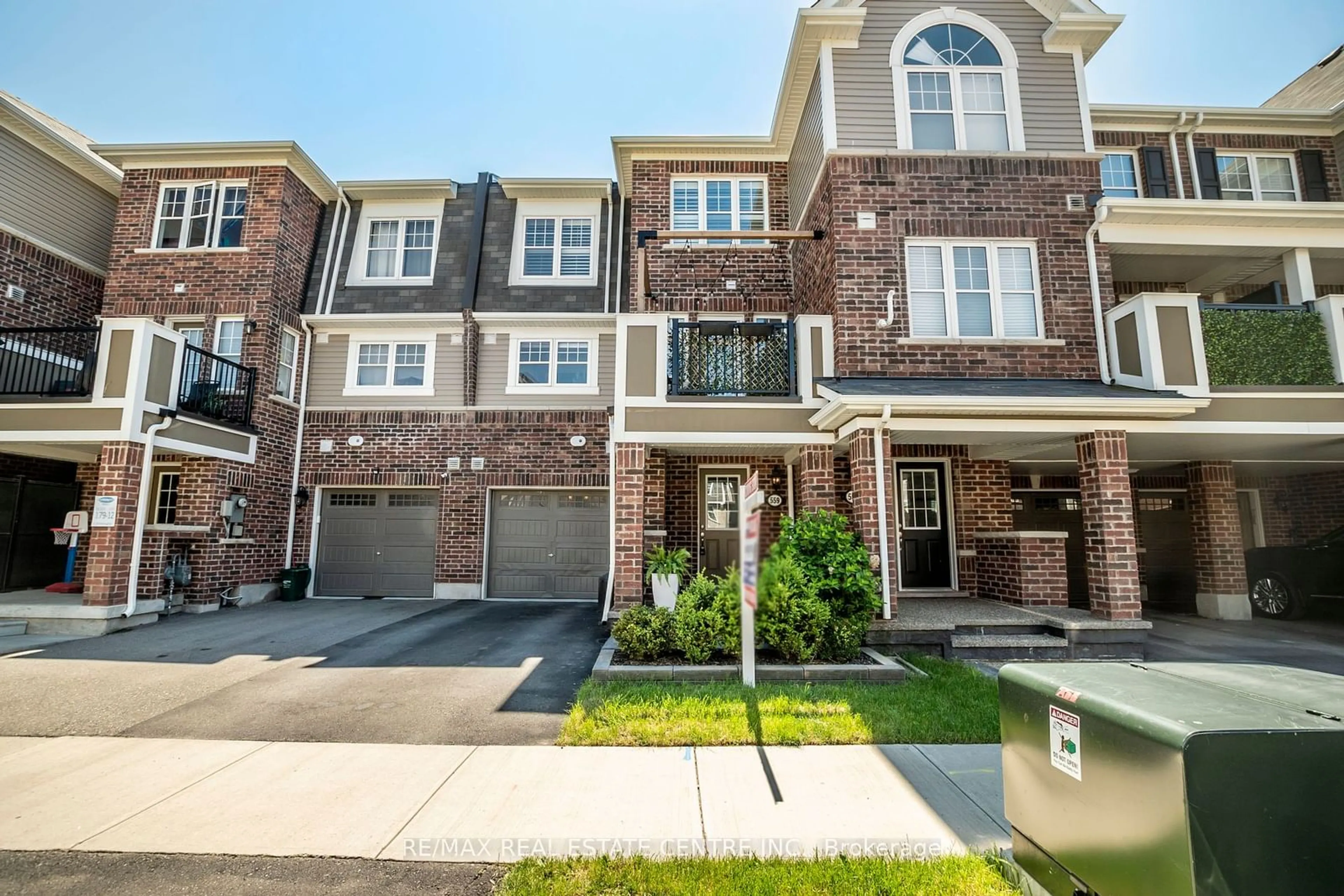 A pic from exterior of the house or condo, cottage for 559 Buckeye Crt, Milton Ontario L9E 1M3