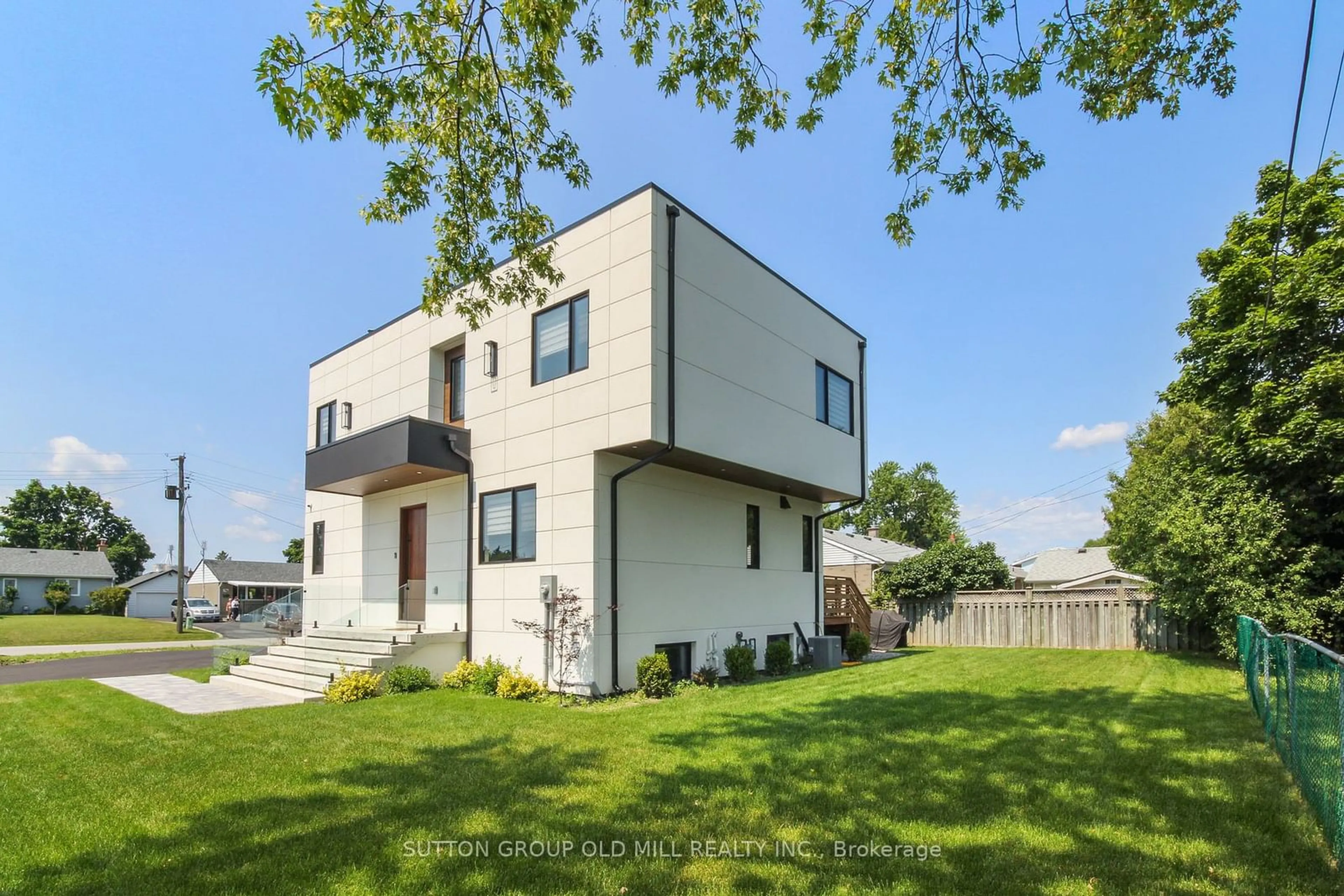 Frontside or backside of a home, the fenced backyard for 117 Martha St, Caledon Ontario L7E 4X5