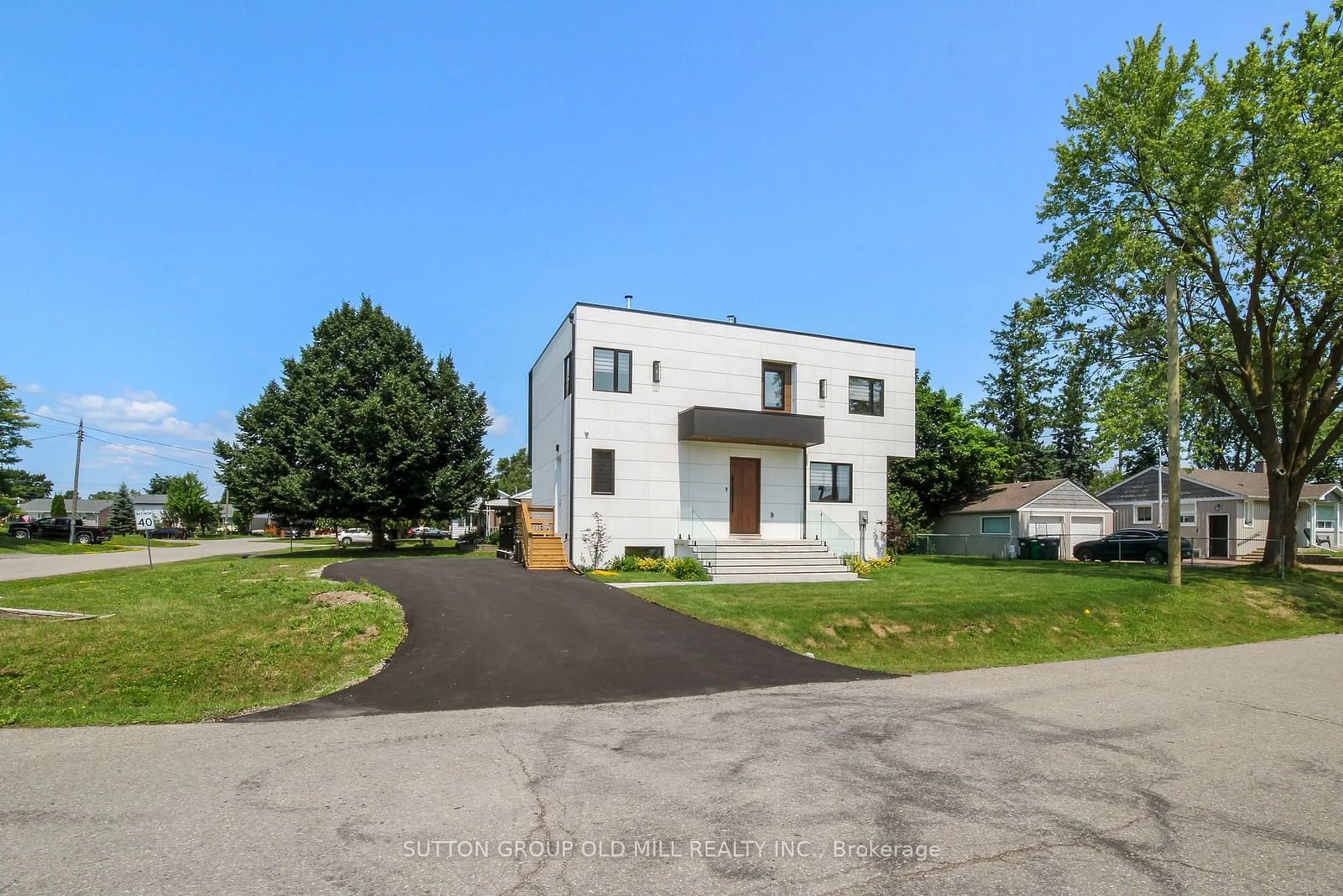 A pic from exterior of the house or condo, the street view for 117 Martha St, Caledon Ontario L7E 4X5