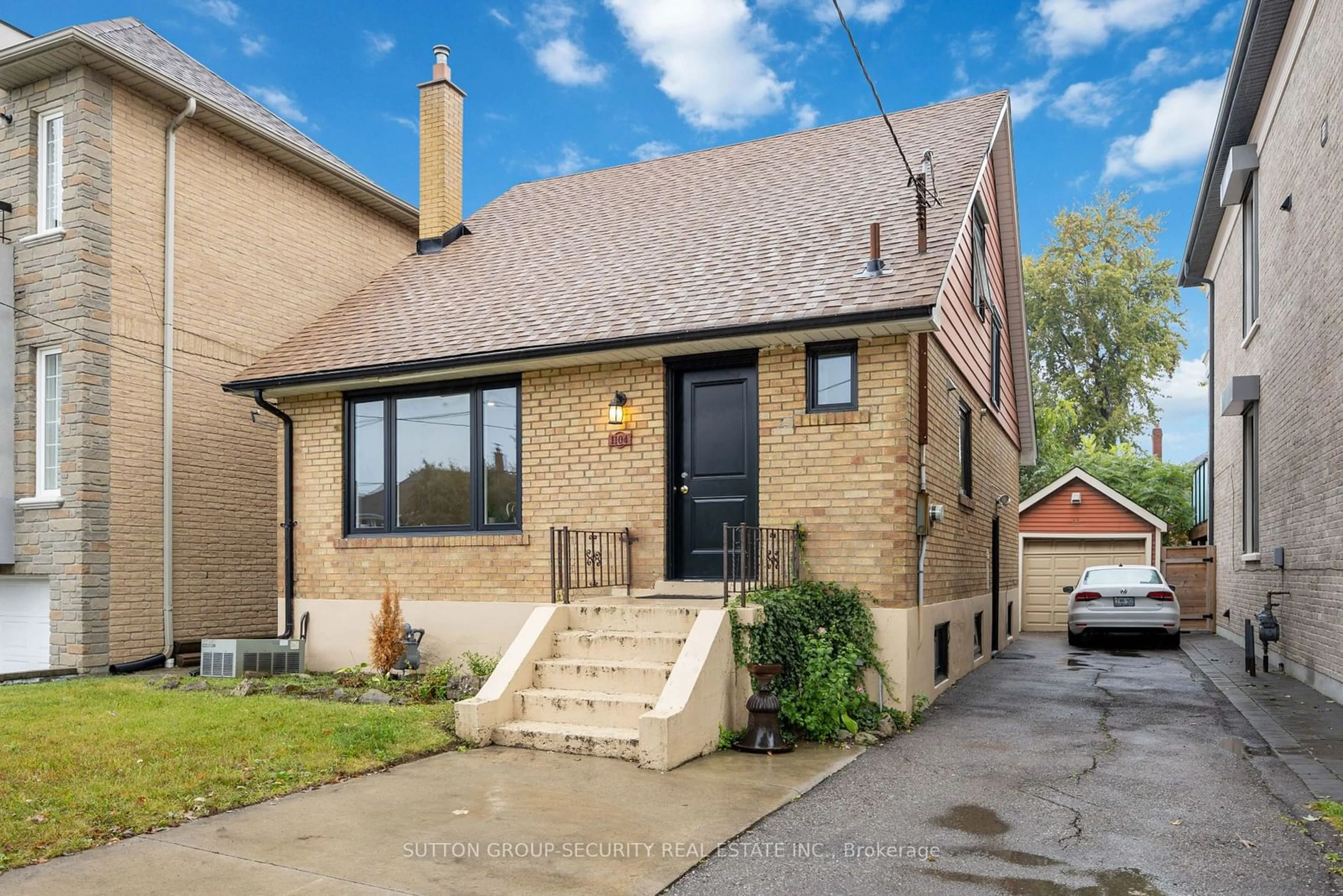 Frontside or backside of a home, cottage for 1104 Glengrove Ave, Toronto Ontario M6B 2K4