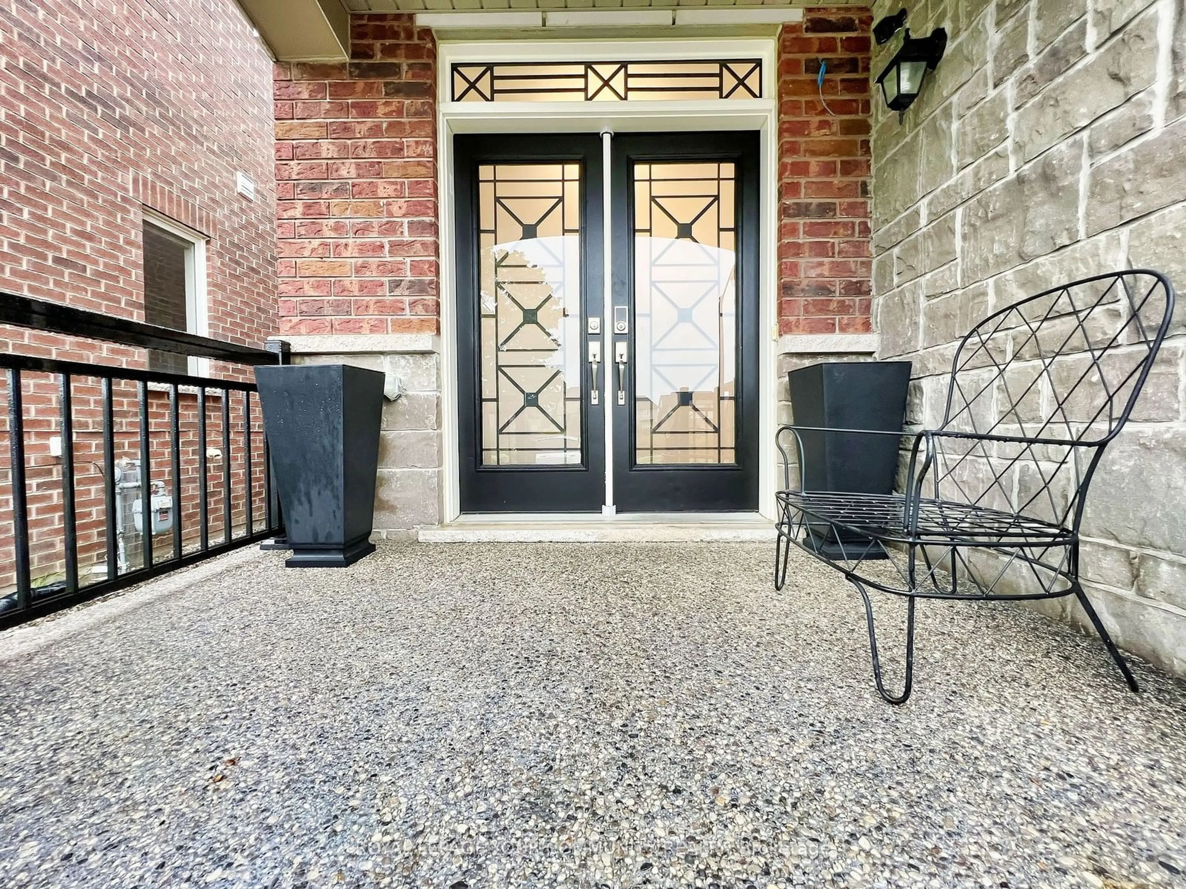 Indoor entryway, cement floor for 9464 Creditview Rd, Brampton Ontario L6X 3B6