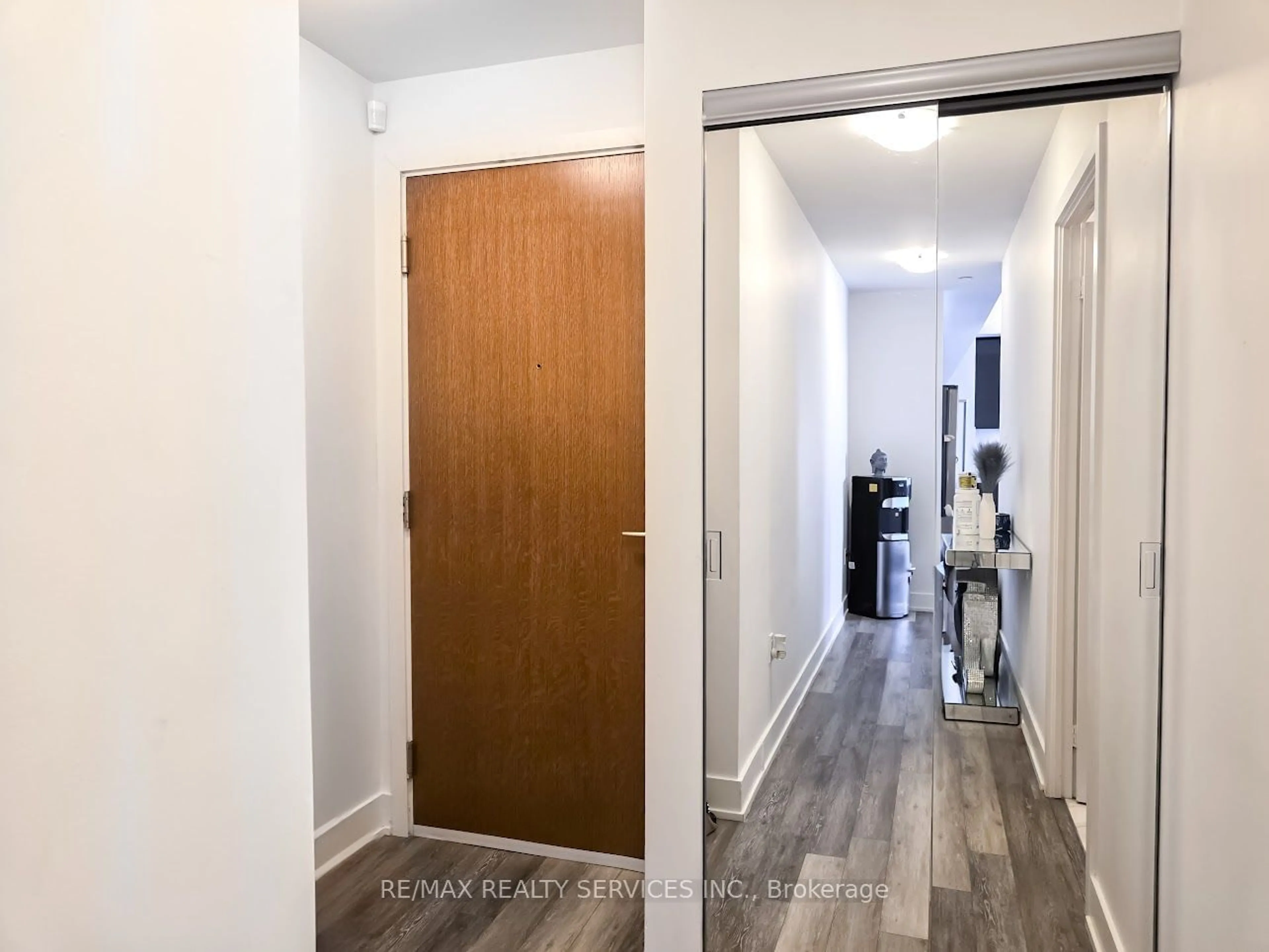 Indoor entryway for 20 Shore Breeze Dr #1107, Toronto Ontario M8V 0J1