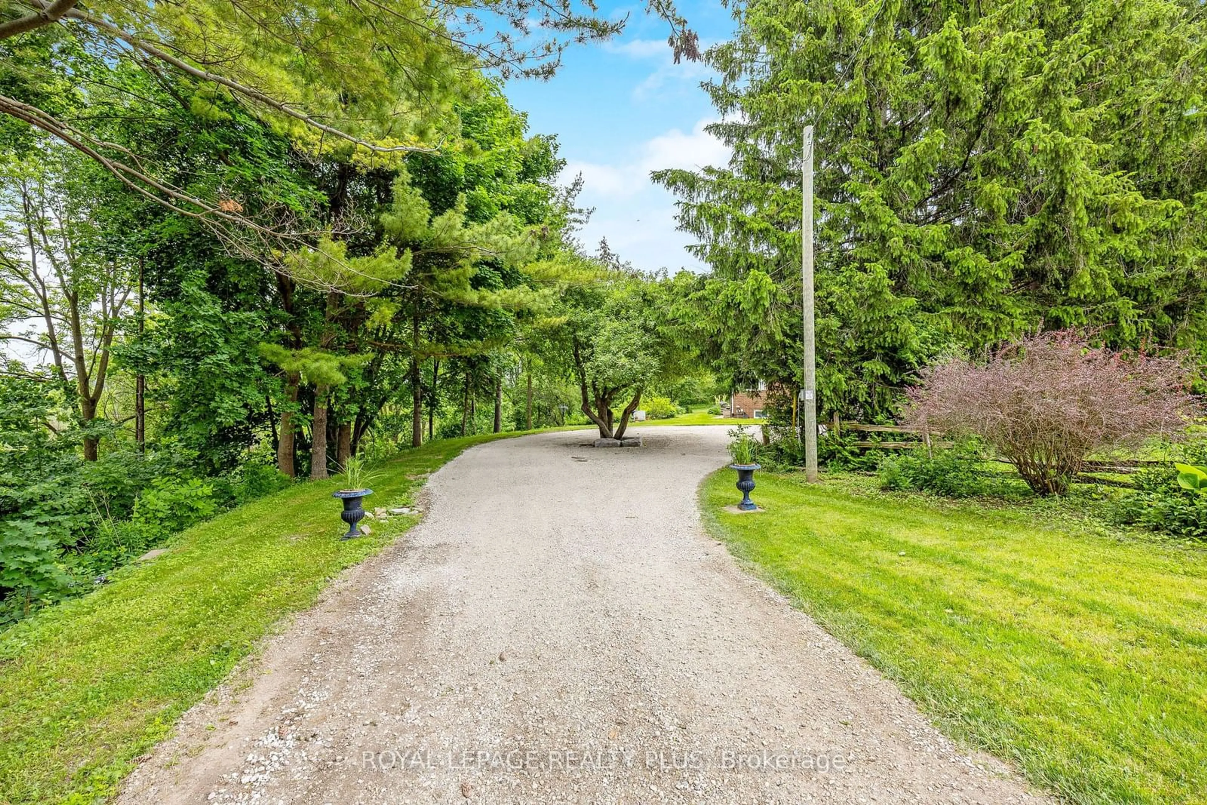 Street view for 25 Caroline St, Halton Hills Ontario L7G 2J5