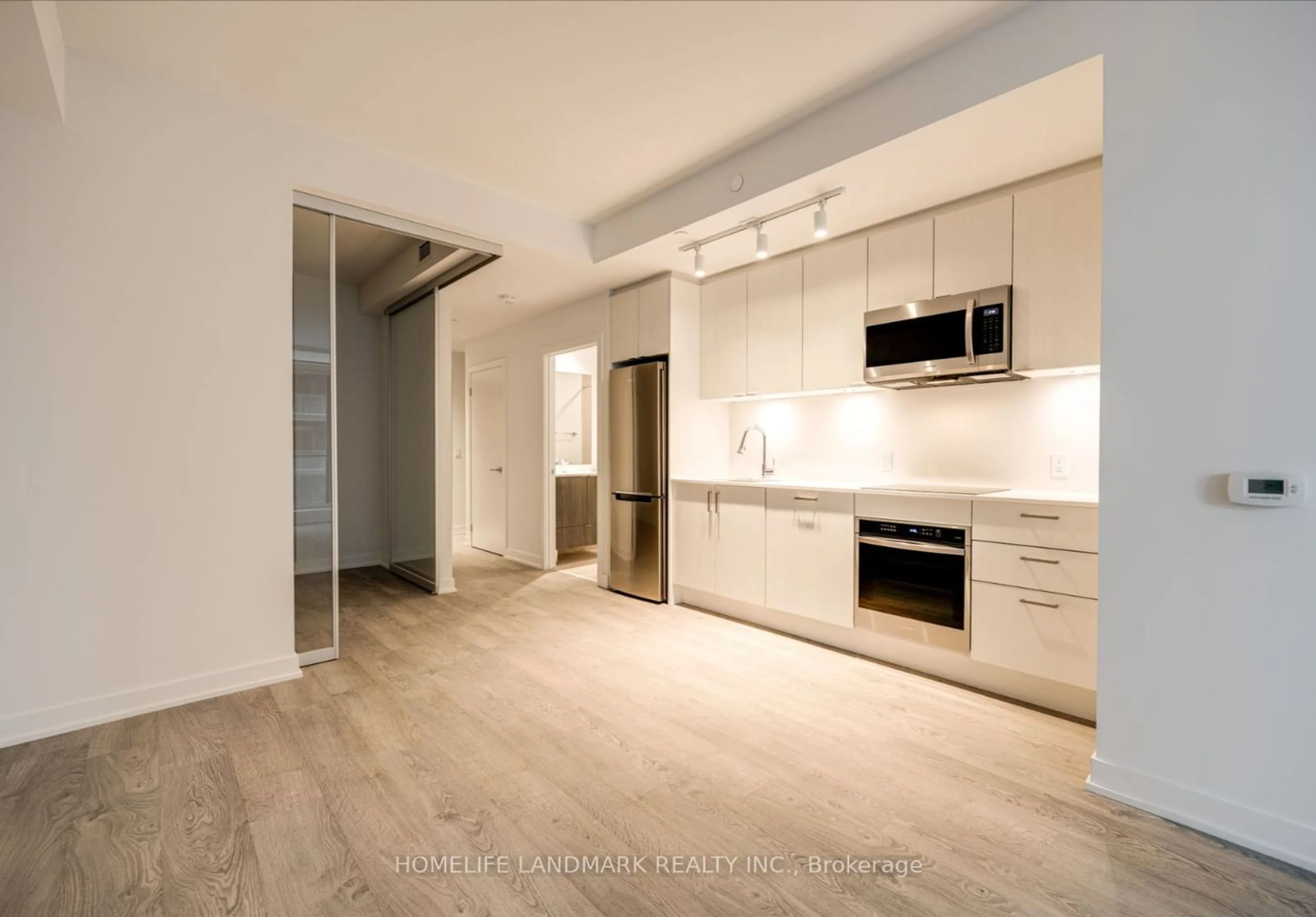 Open concept kitchen for 1928 Lake Shore Blvd #3005, Toronto Ontario M6S 1A1