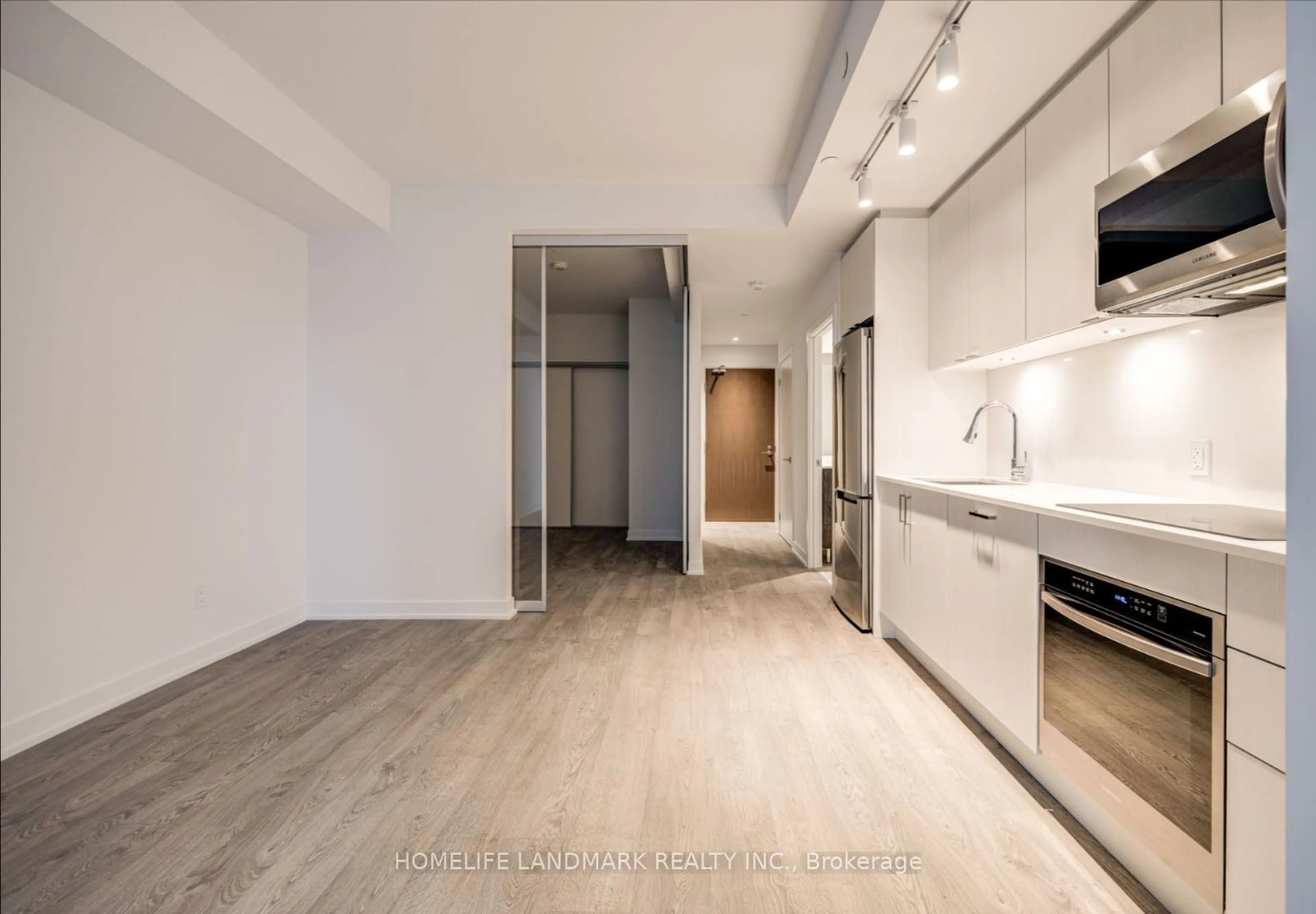 Open concept kitchen for 1928 Lake Shore Blvd #3005, Toronto Ontario M6S 1A1