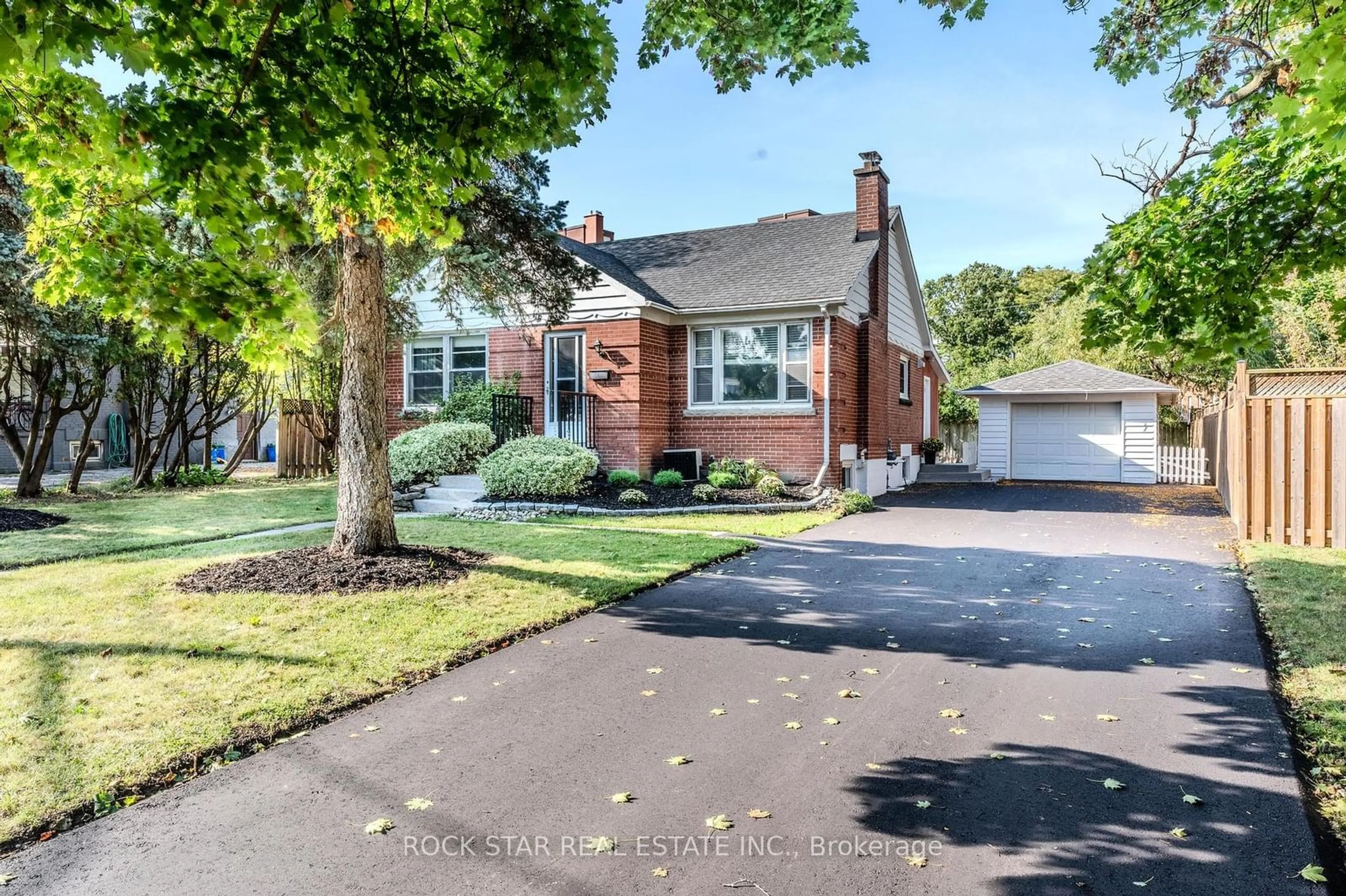 Frontside or backside of a home, the street view for 29 Crescent Rd, Oakville Ontario L6K 1W3