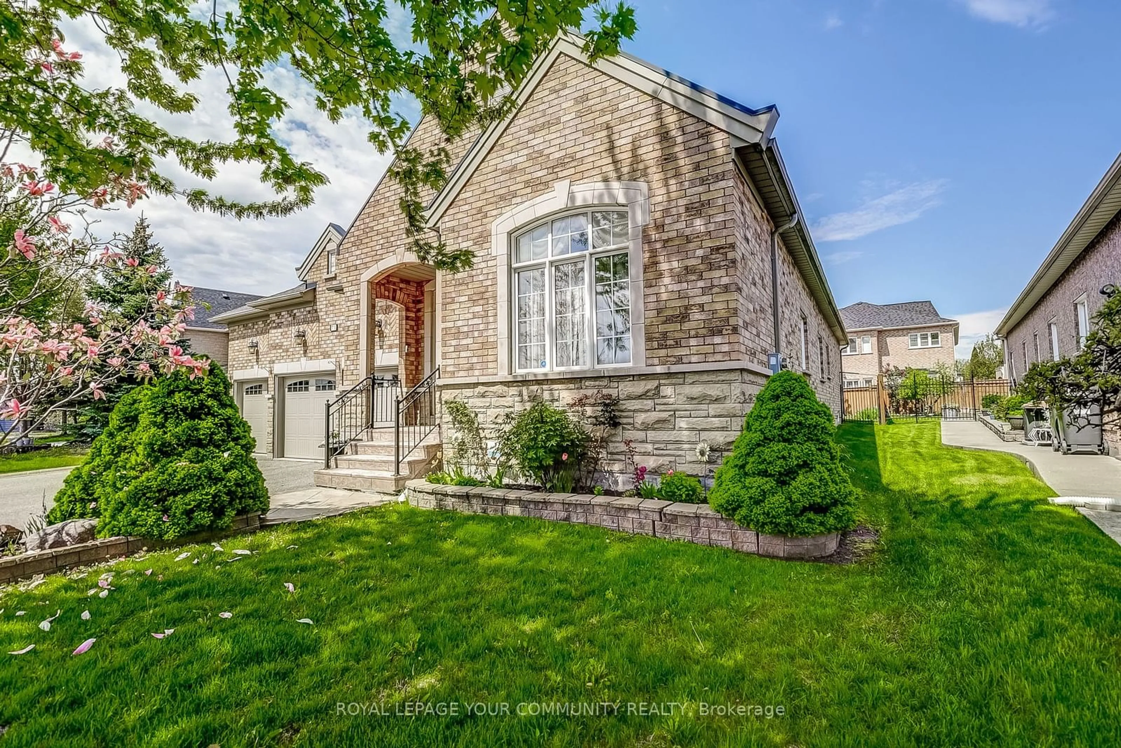 Frontside or backside of a home, cottage for 71 Louvain Dr, Brampton Ontario L6P 1Y9