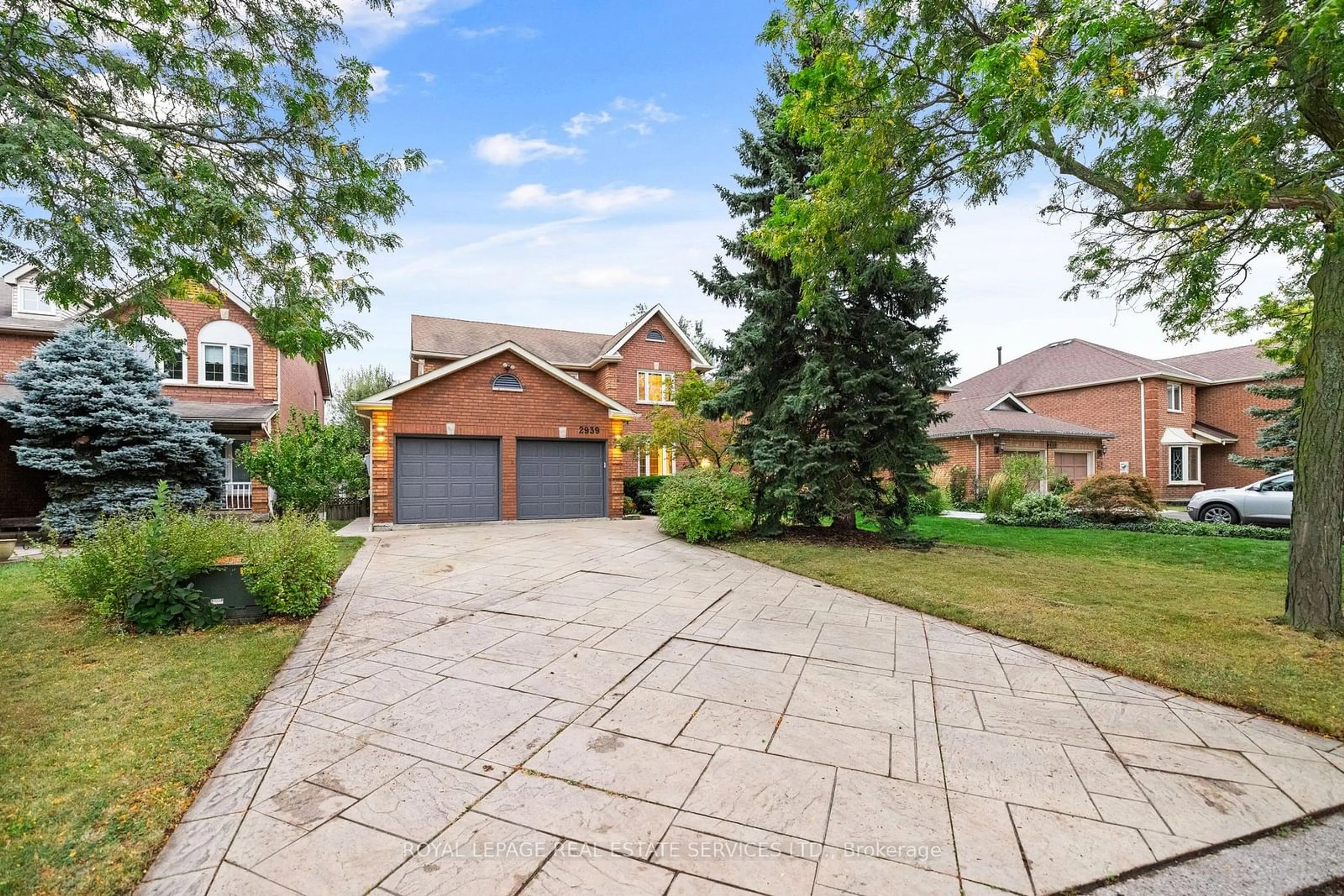 Home with brick exterior material for 2939 Harvey Cres, Mississauga Ontario L5L 4V9