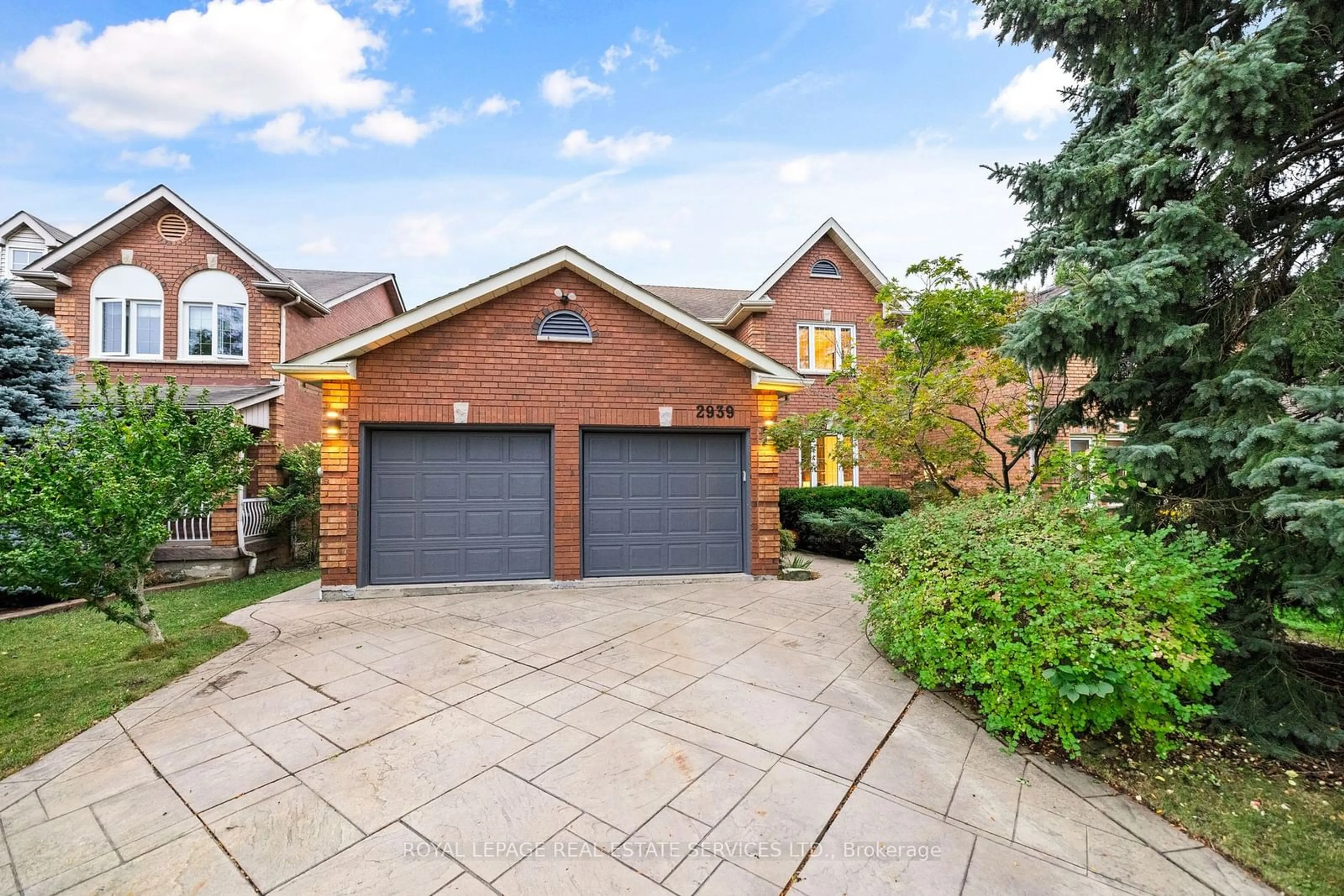 Home with brick exterior material for 2939 Harvey Cres, Mississauga Ontario L5L 4V9