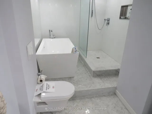 Additional property image - 2045 Lakeshore Blvd Unit 3305