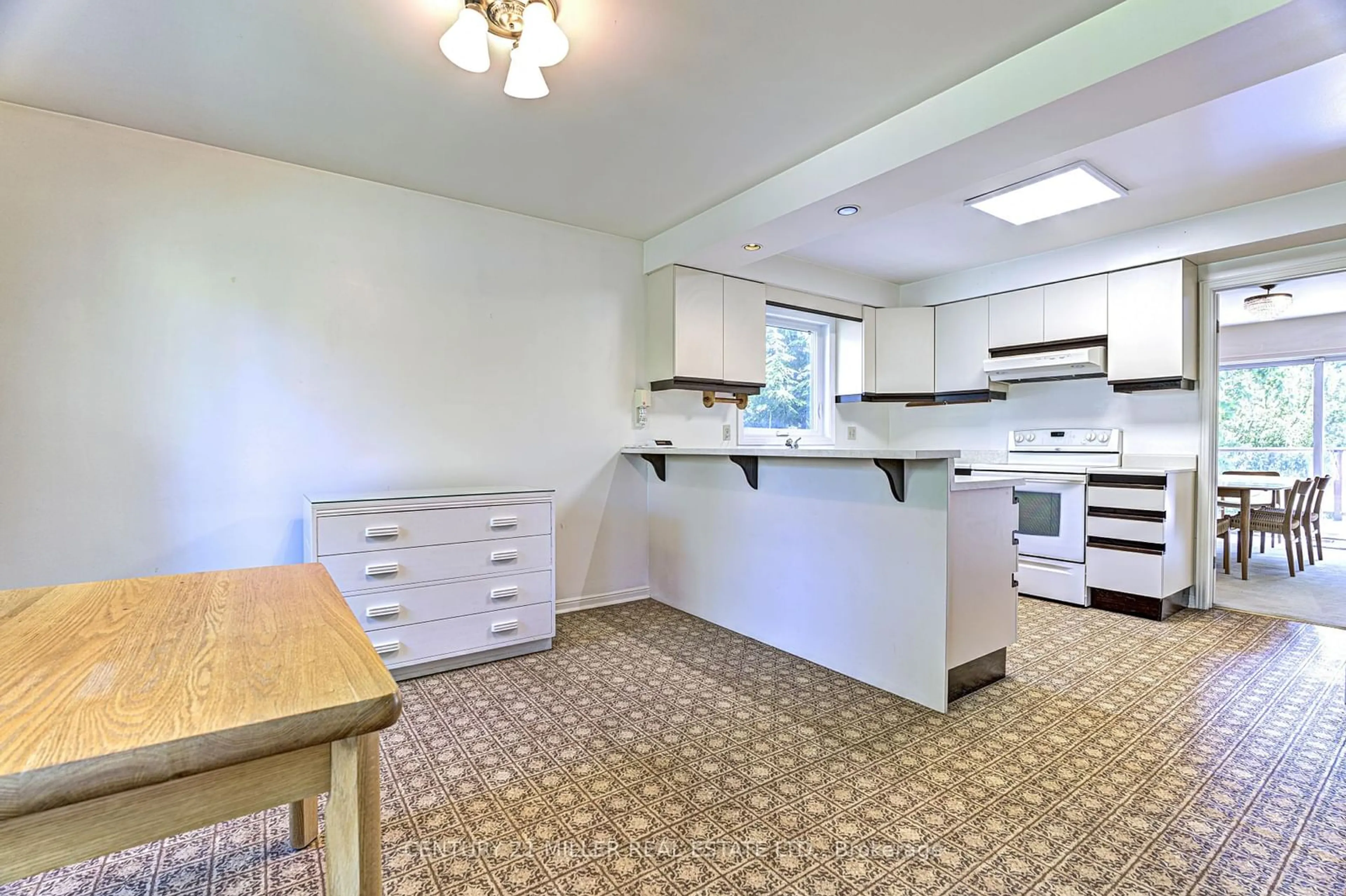 Standard kitchen, unknown for 400 RANDALL St, Oakville Ontario L6J 6G1