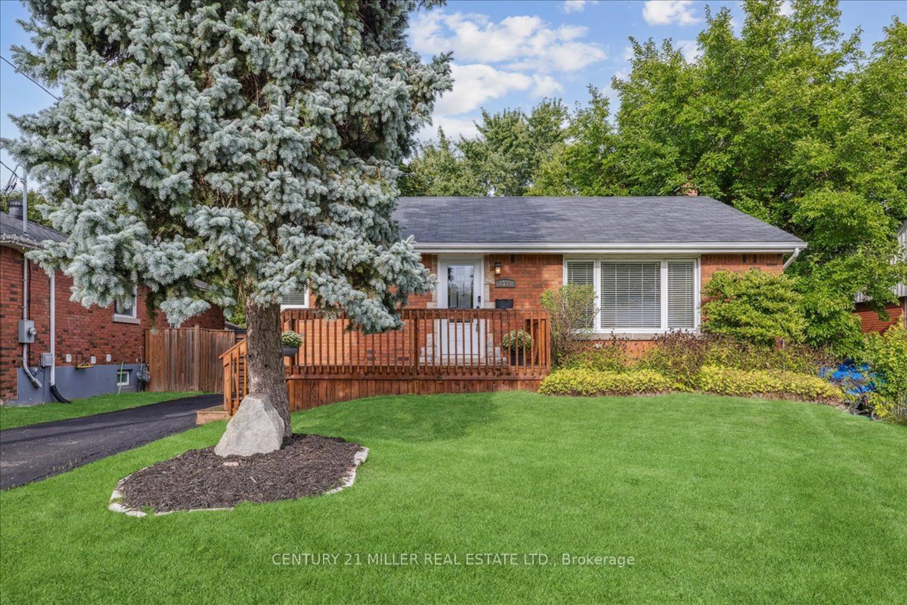 Frontside or backside of a home for 1311 Tyrrell Rd, Burlington Ontario L7P 2S3