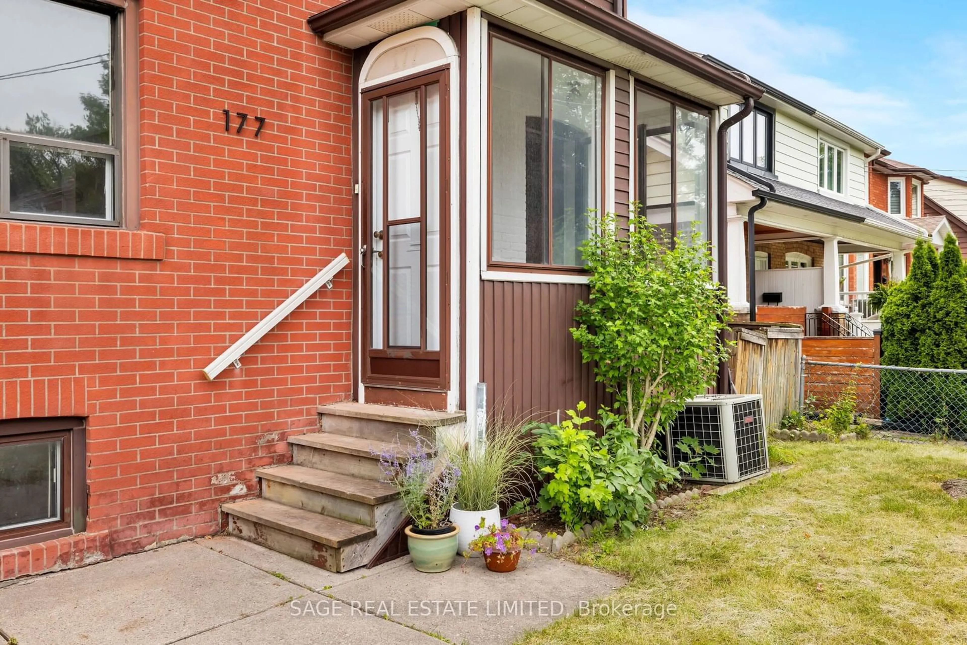 Home with brick exterior material for 177 Harvie Ave, Toronto Ontario M6E 4K5