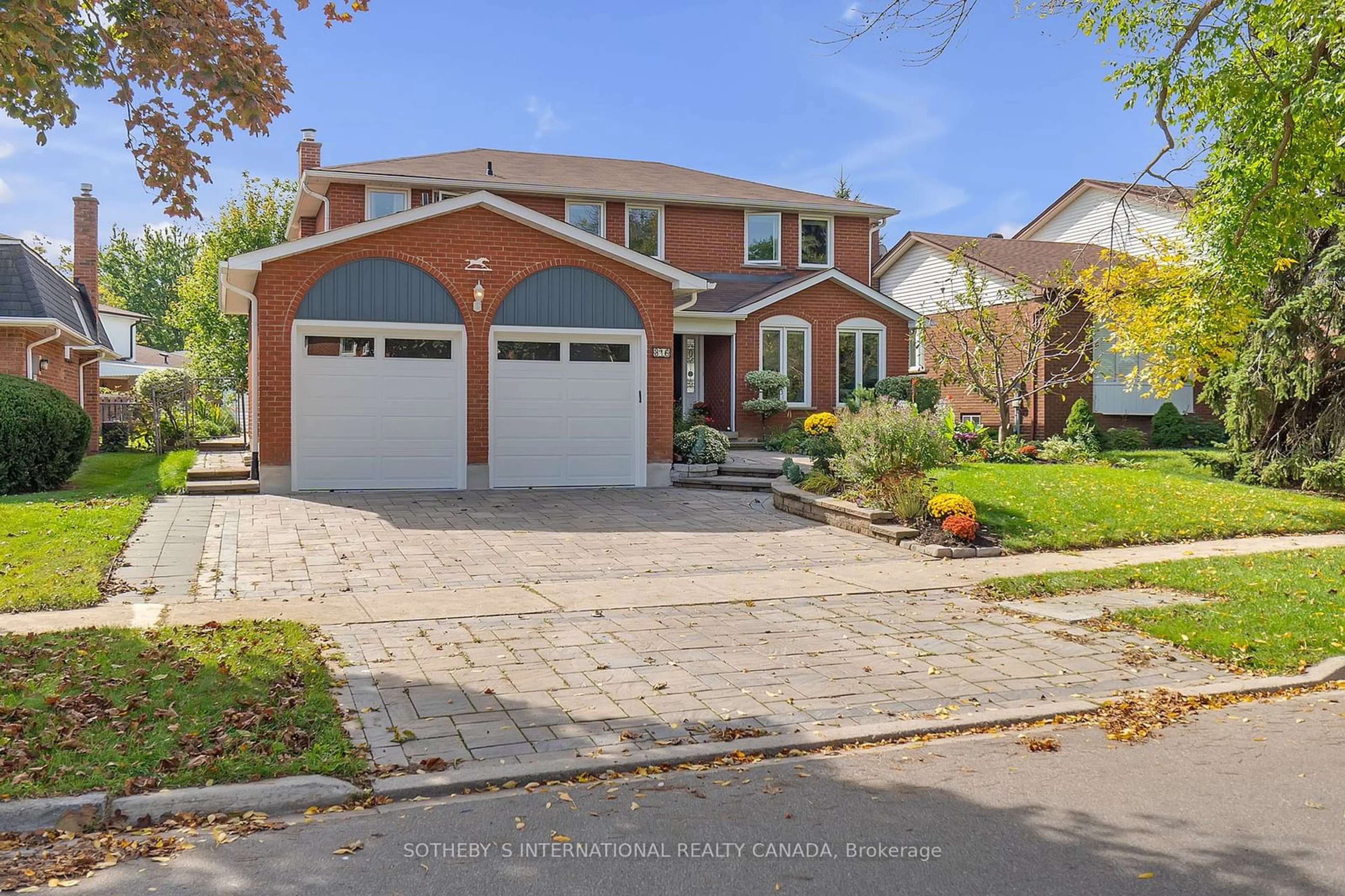 Home with brick exterior material for 316 Pinegrove Rd, Oakville Ontario L6K 3R1