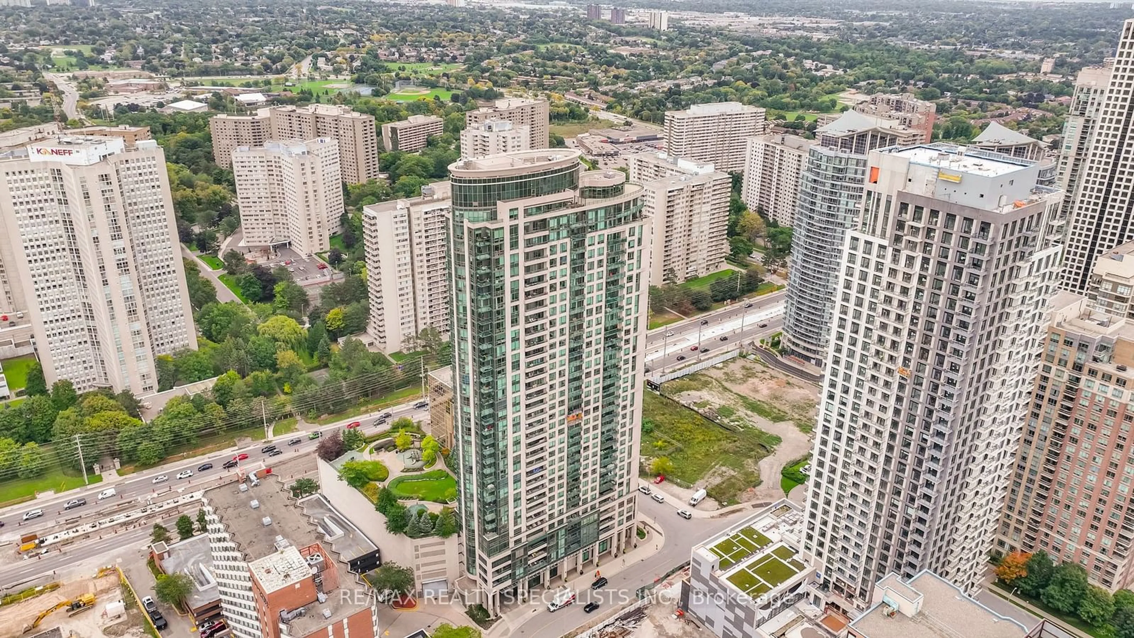 A pic from outside/outdoor area/front of a property/back of a property/a pic from drone, city buildings view from balcony for 208 Enfield Pl #603, Mississauga Ontario L5B 0G8