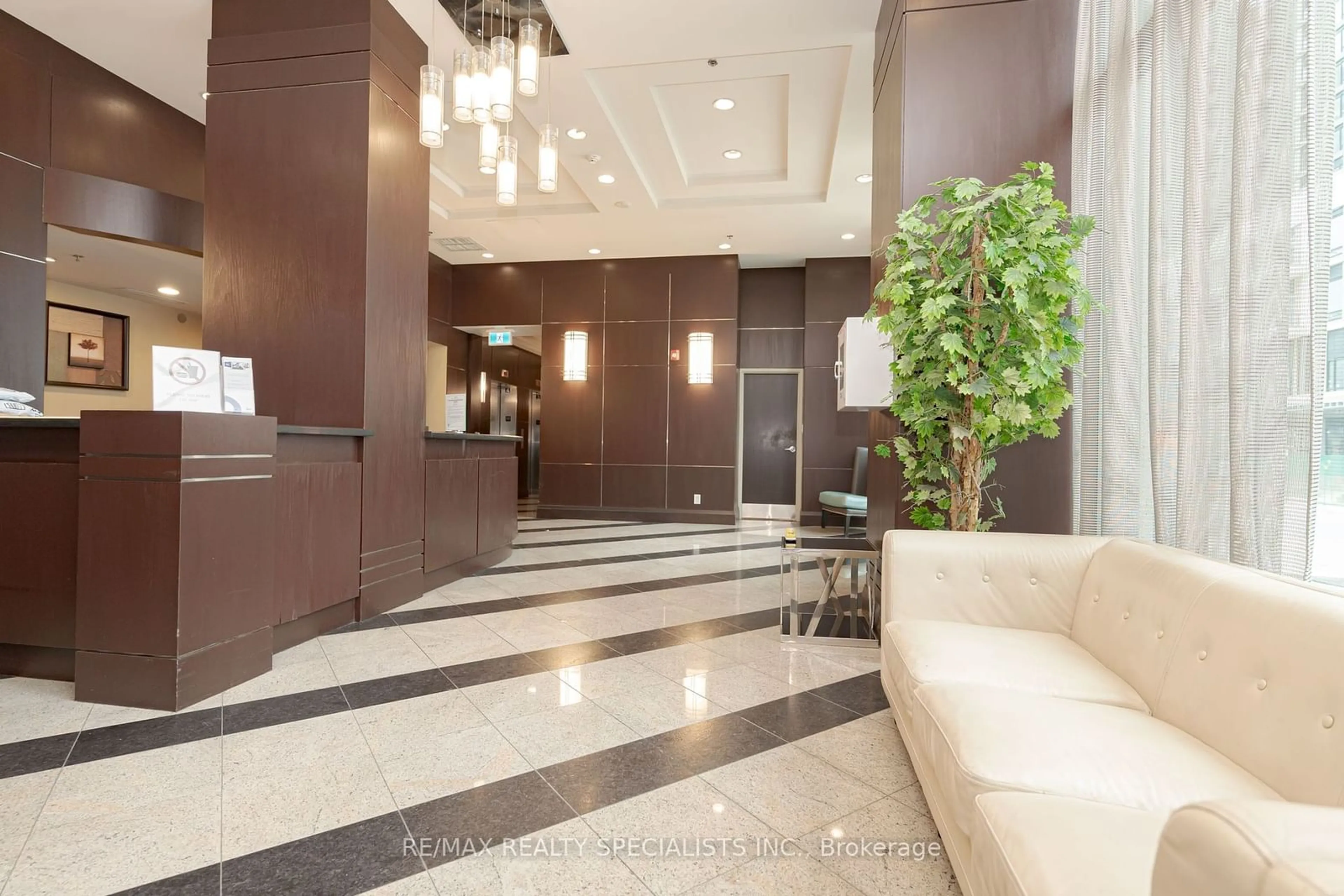 Indoor lobby for 208 Enfield Pl #603, Mississauga Ontario L5B 0G8