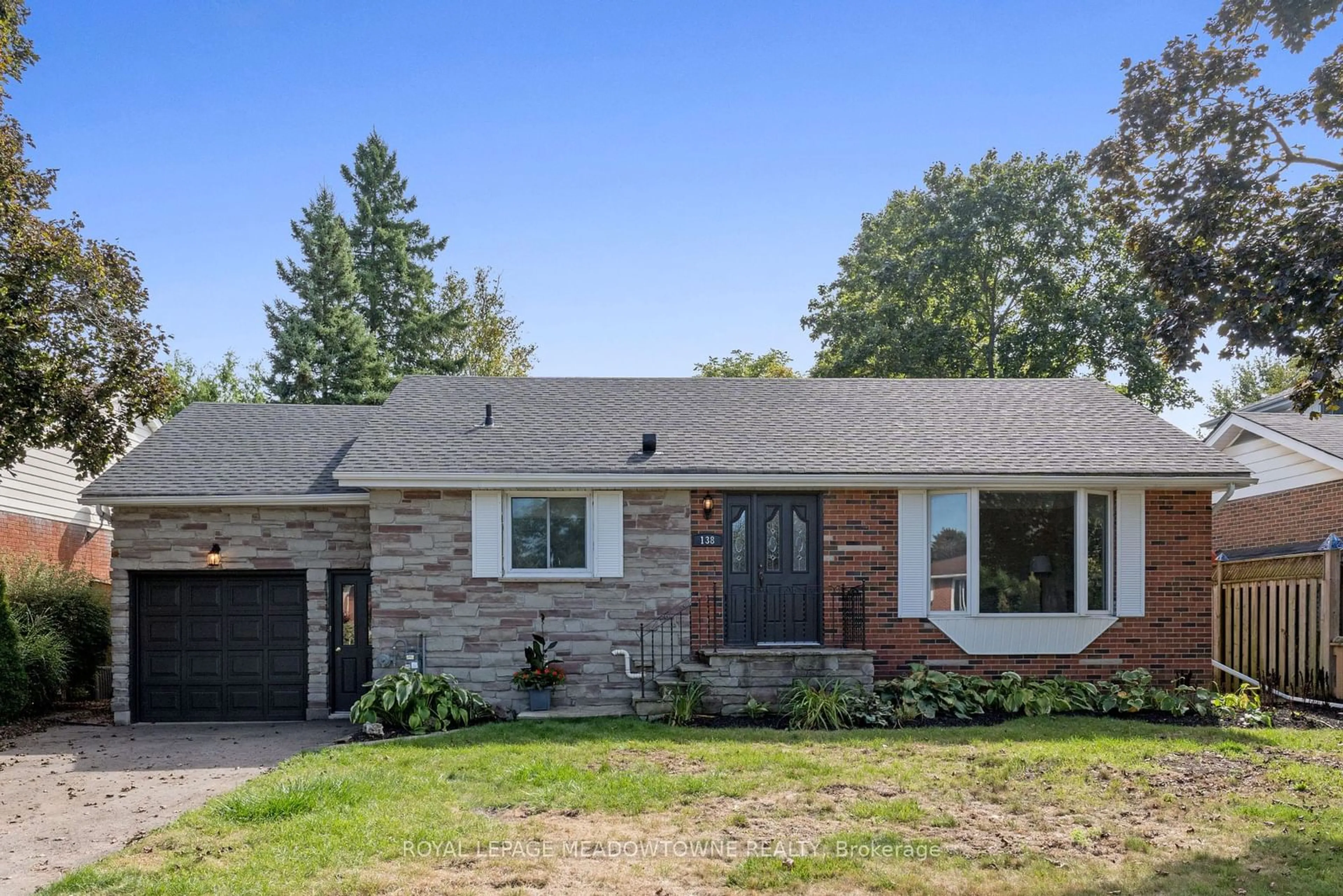 Home with brick exterior material for 138 Elizabeth Dr, Halton Hills Ontario L7J 1B7