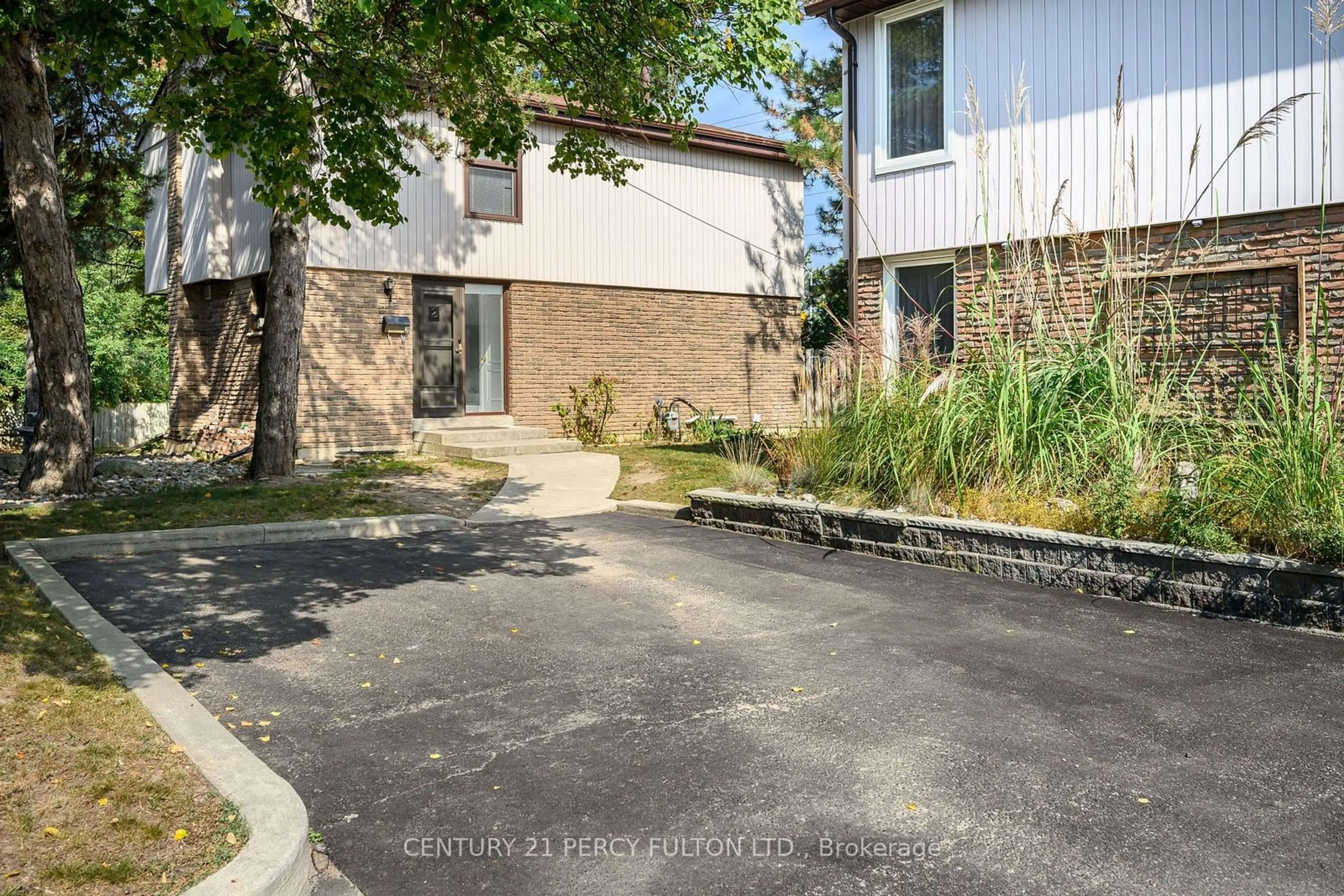 A pic from exterior of the house or condo for 59 Kenninghall Blvd #2, Mississauga Ontario L5N 1J6