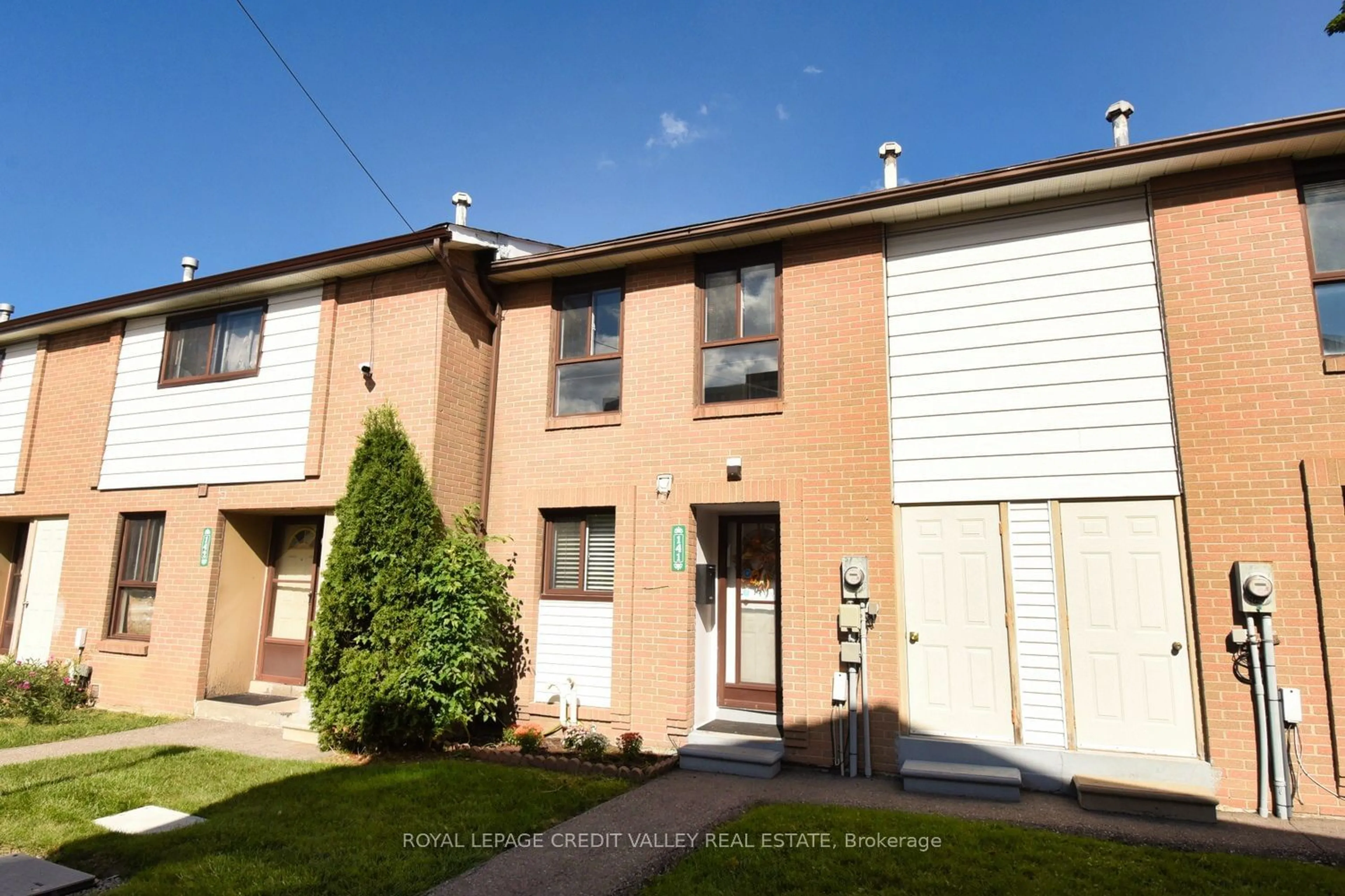 A pic from exterior of the house or condo, the front or back of building for 141 Fleetwood Cres, Brampton Ontario L6T 2E6