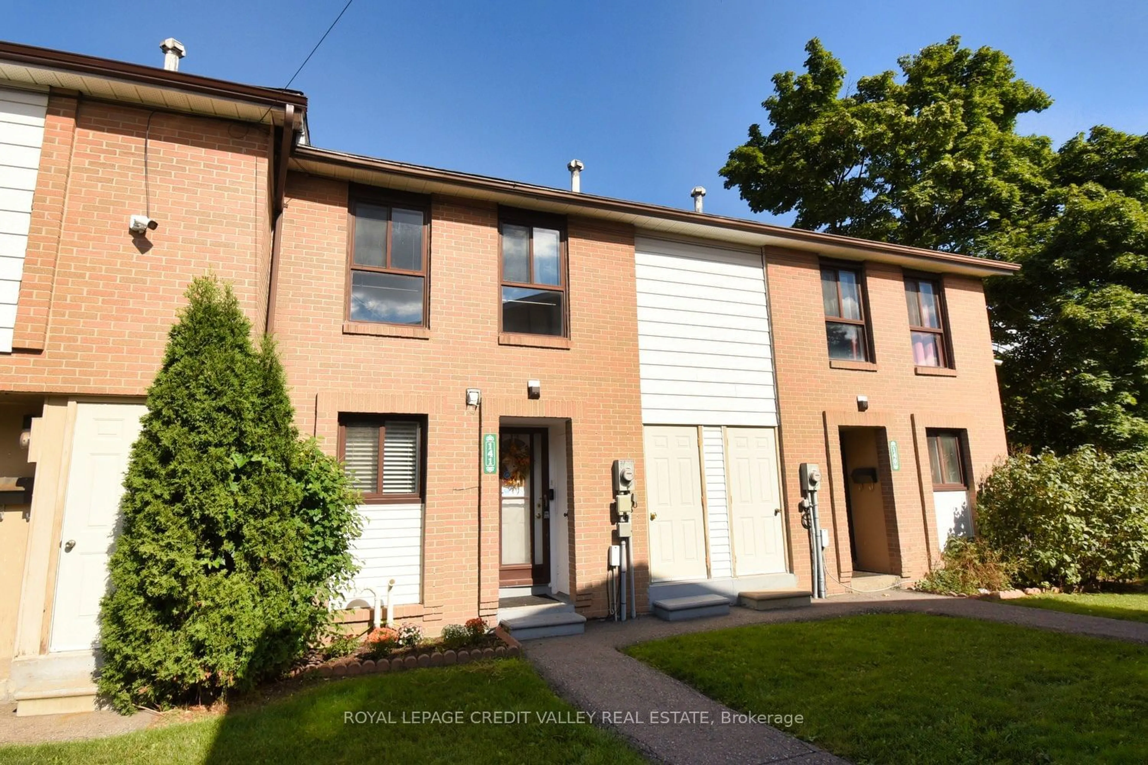 A pic from exterior of the house or condo, the front or back of building for 141 Fleetwood Cres #141, Brampton Ontario L6T 2E6