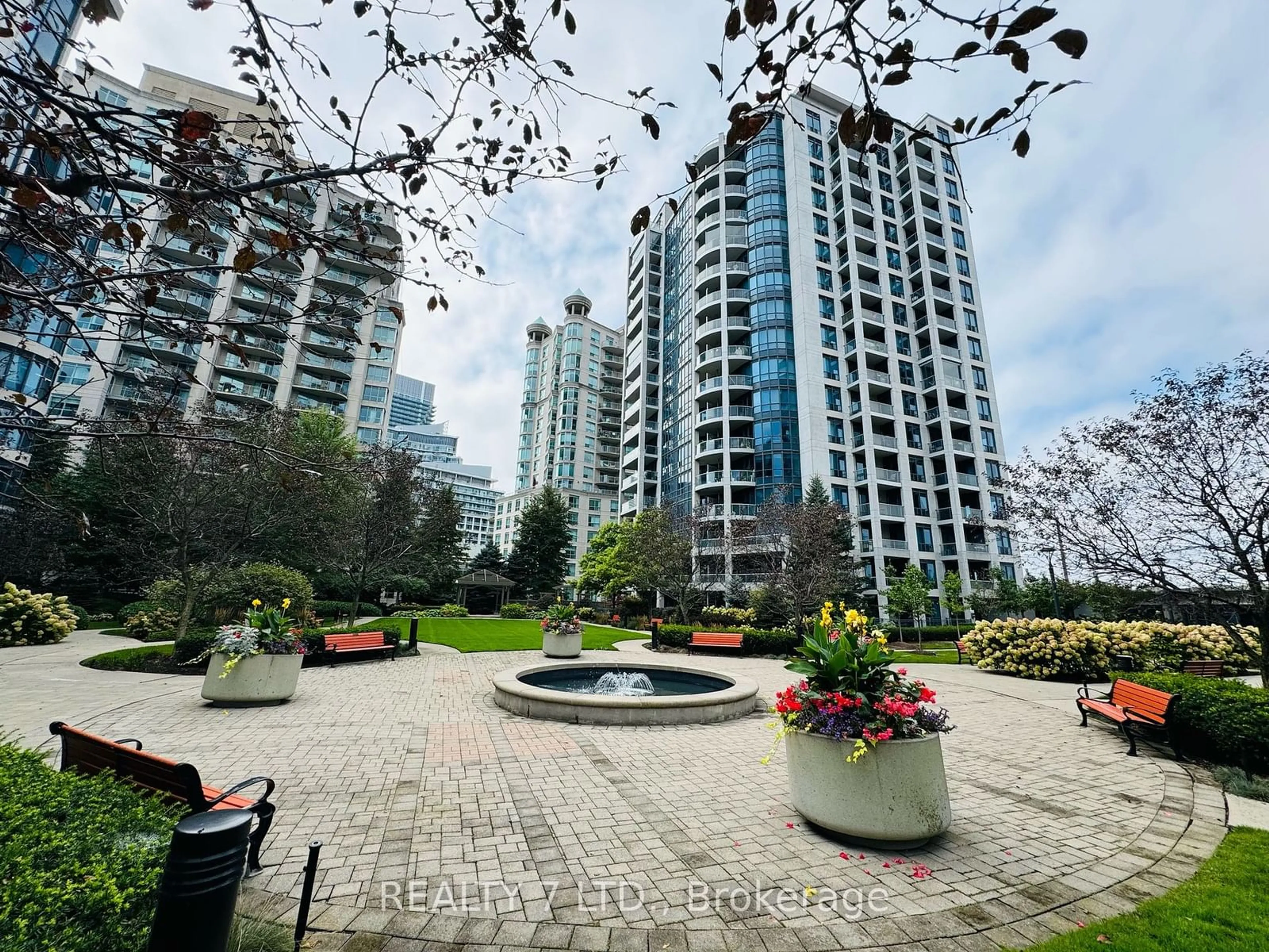 A pic from exterior of the house or condo for 2083 Lake Shore Blvd #208, Toronto Ontario M8V 4G2