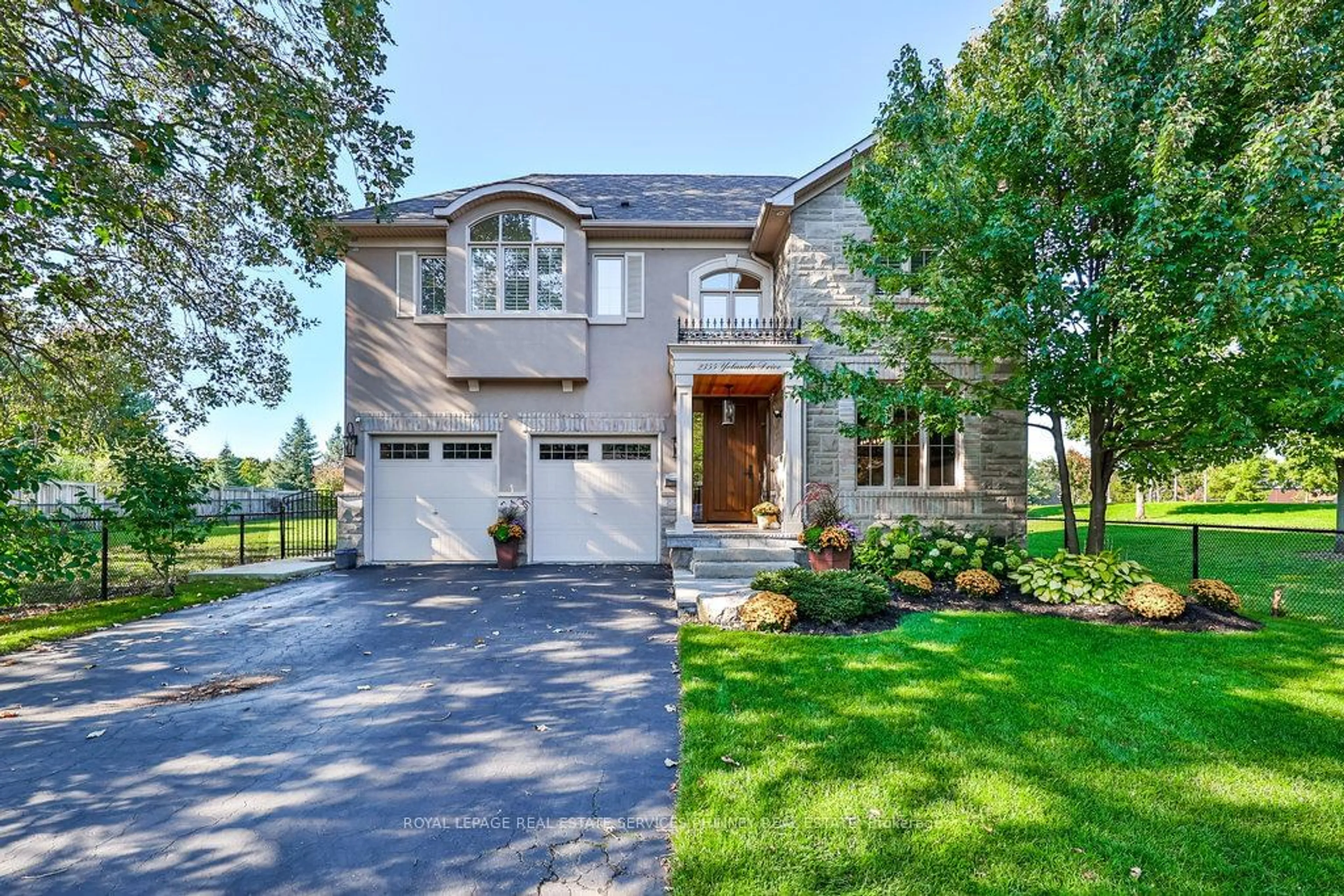 Home with brick exterior material for 2355 Yolanda Dr, Oakville Ontario L6L 2H9