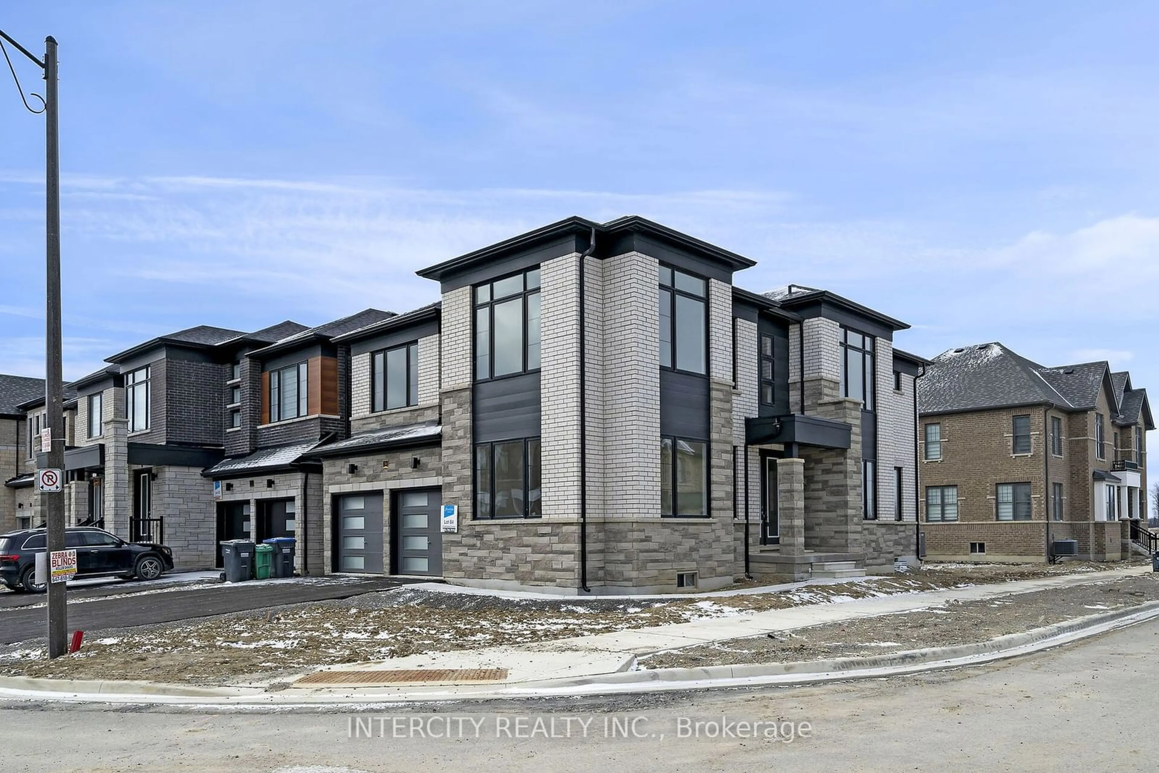 A pic from exterior of the house or condo, the front or back of building for 34 Gatherwood Terr, Caledon Ontario L7C 4M5