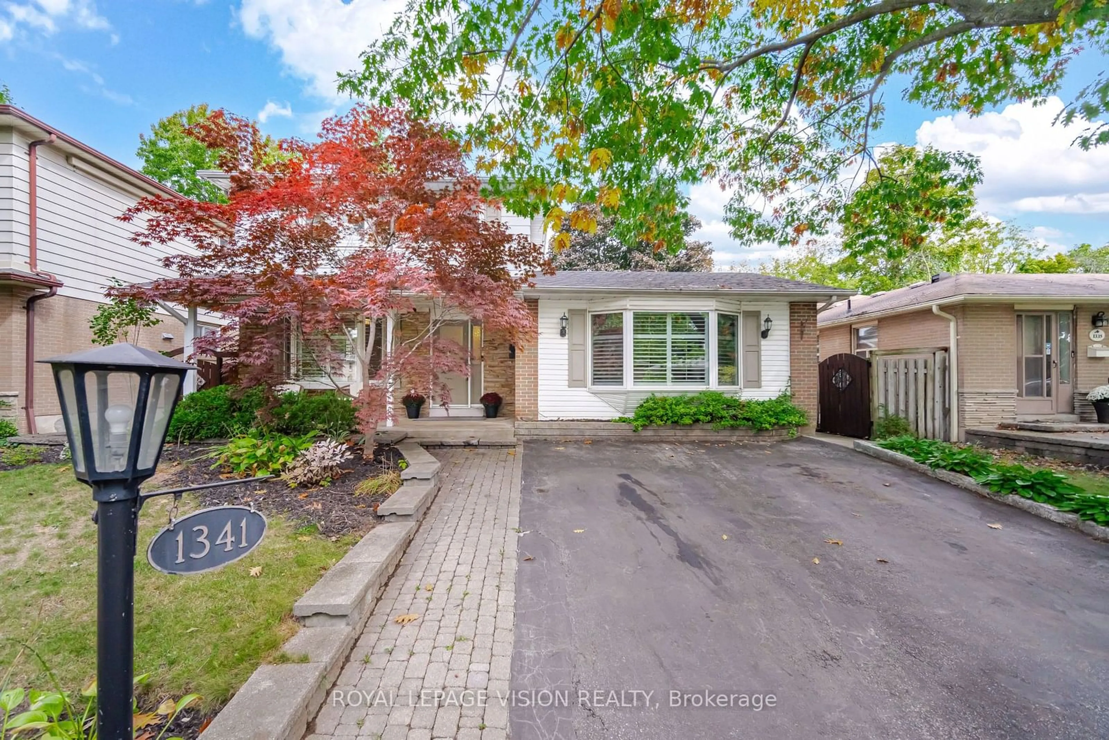 Frontside or backside of a home for 1341 Everall Rd, Mississauga Ontario L5J 3L6