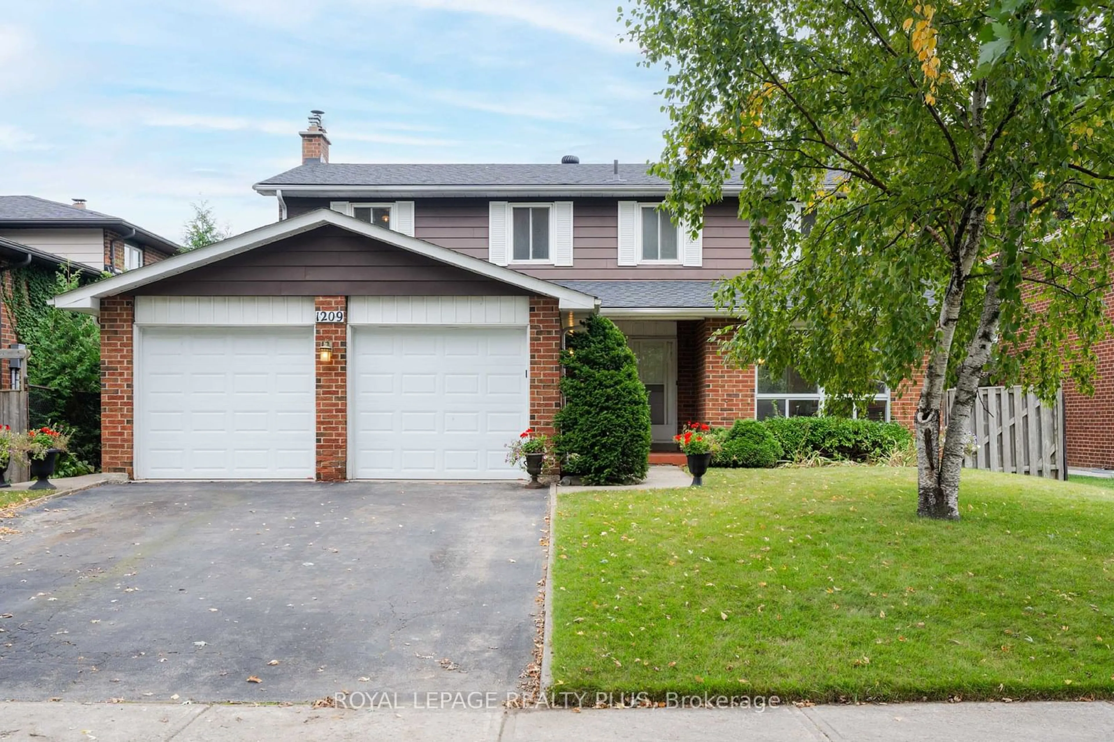 Frontside or backside of a home for 1209 Melton Dr, Mississauga Ontario L4Y 4B1