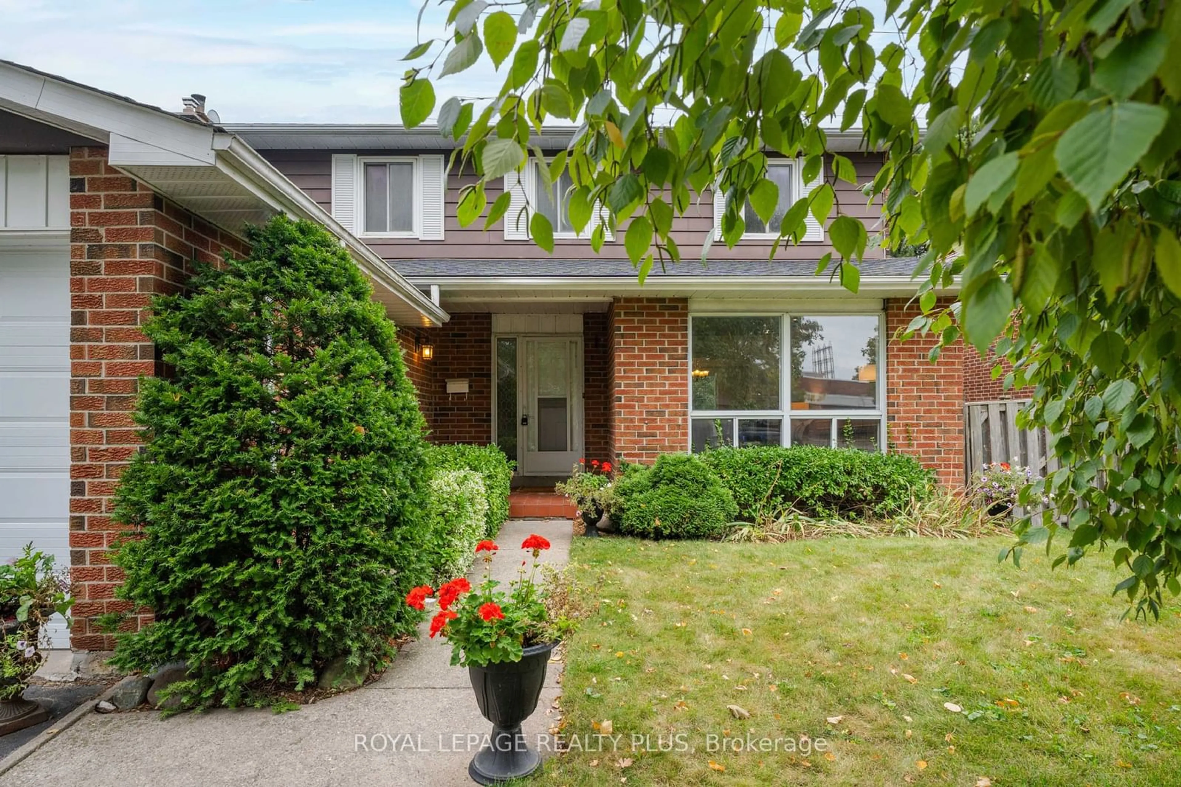 Home with brick exterior material for 1209 Melton Dr, Mississauga Ontario L4Y 4B1