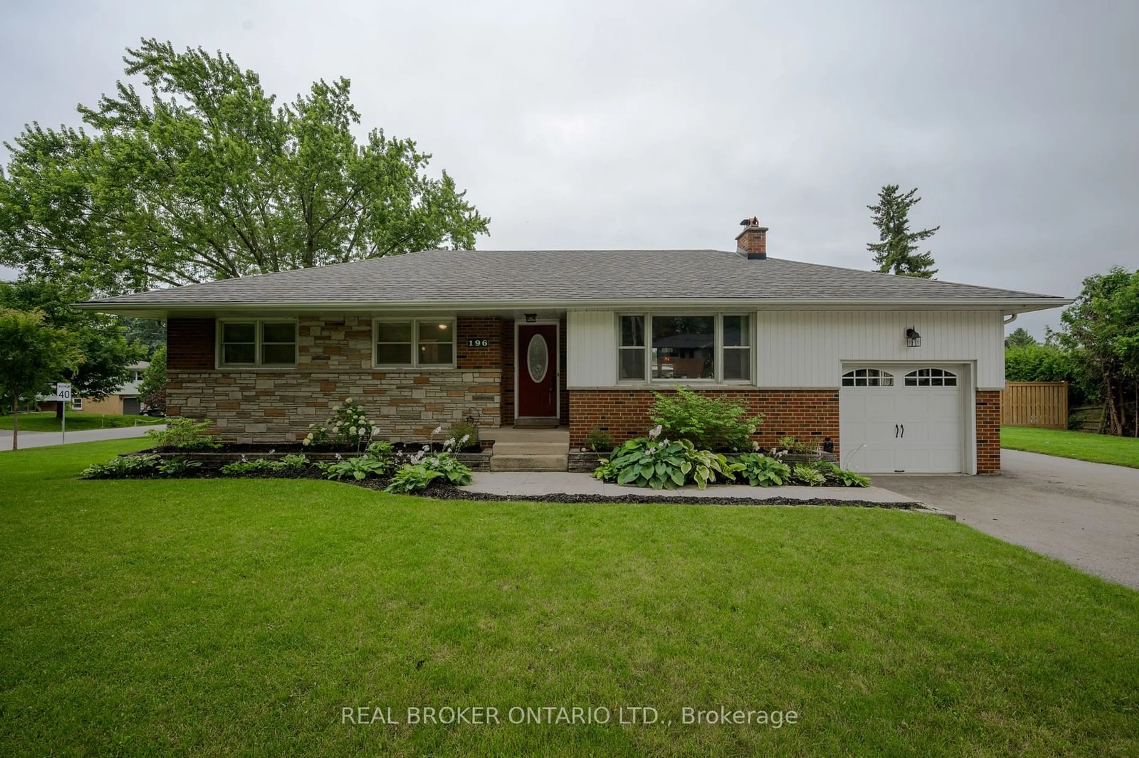 Home with brick exterior material for 196 Grove Park Dr, Burlington Ontario L7T 2H3