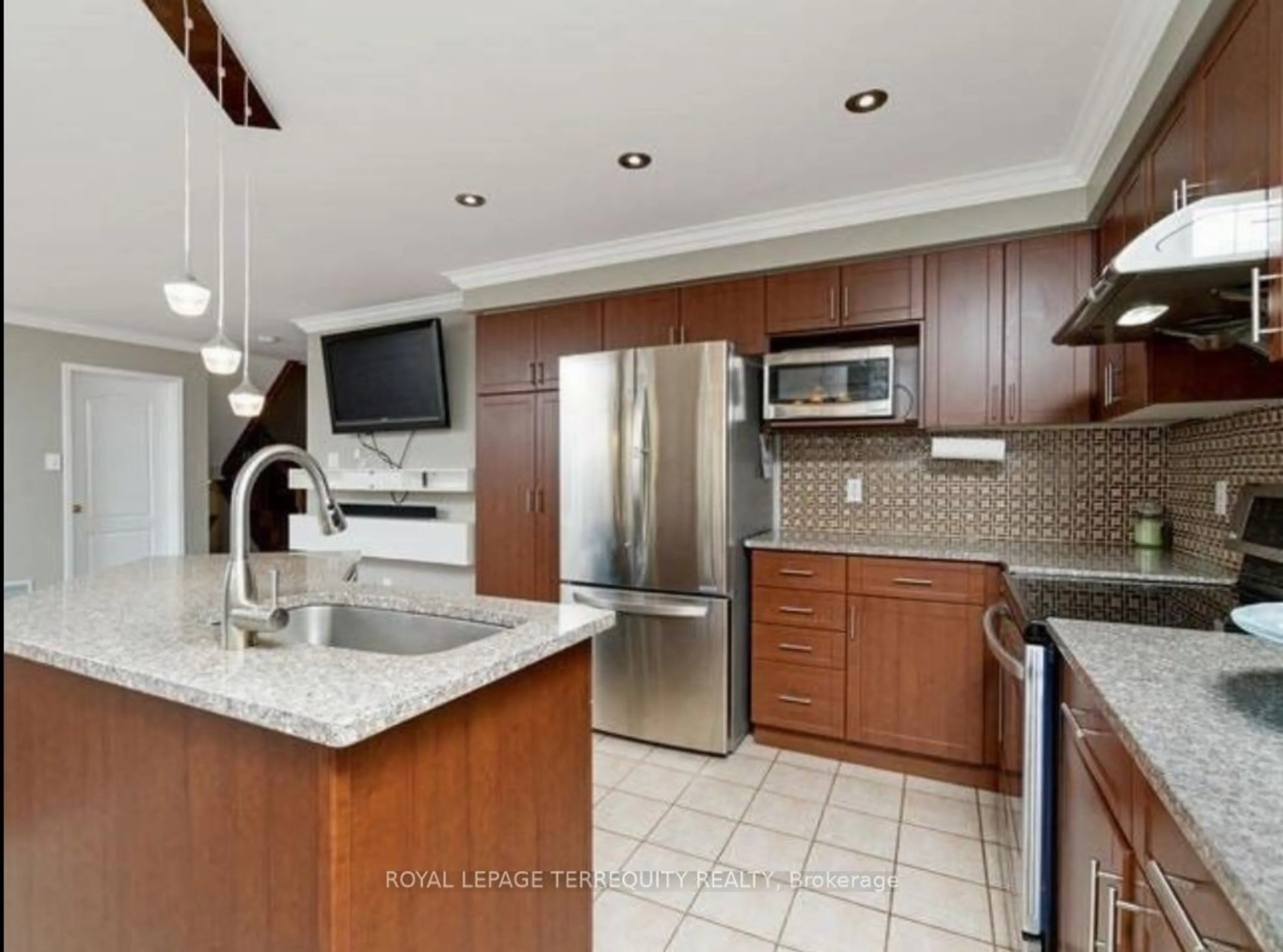 Kitchen, ceramic floors, cottage for 7087 Drumcashel Crt, Mississauga Ontario L5N 7L3