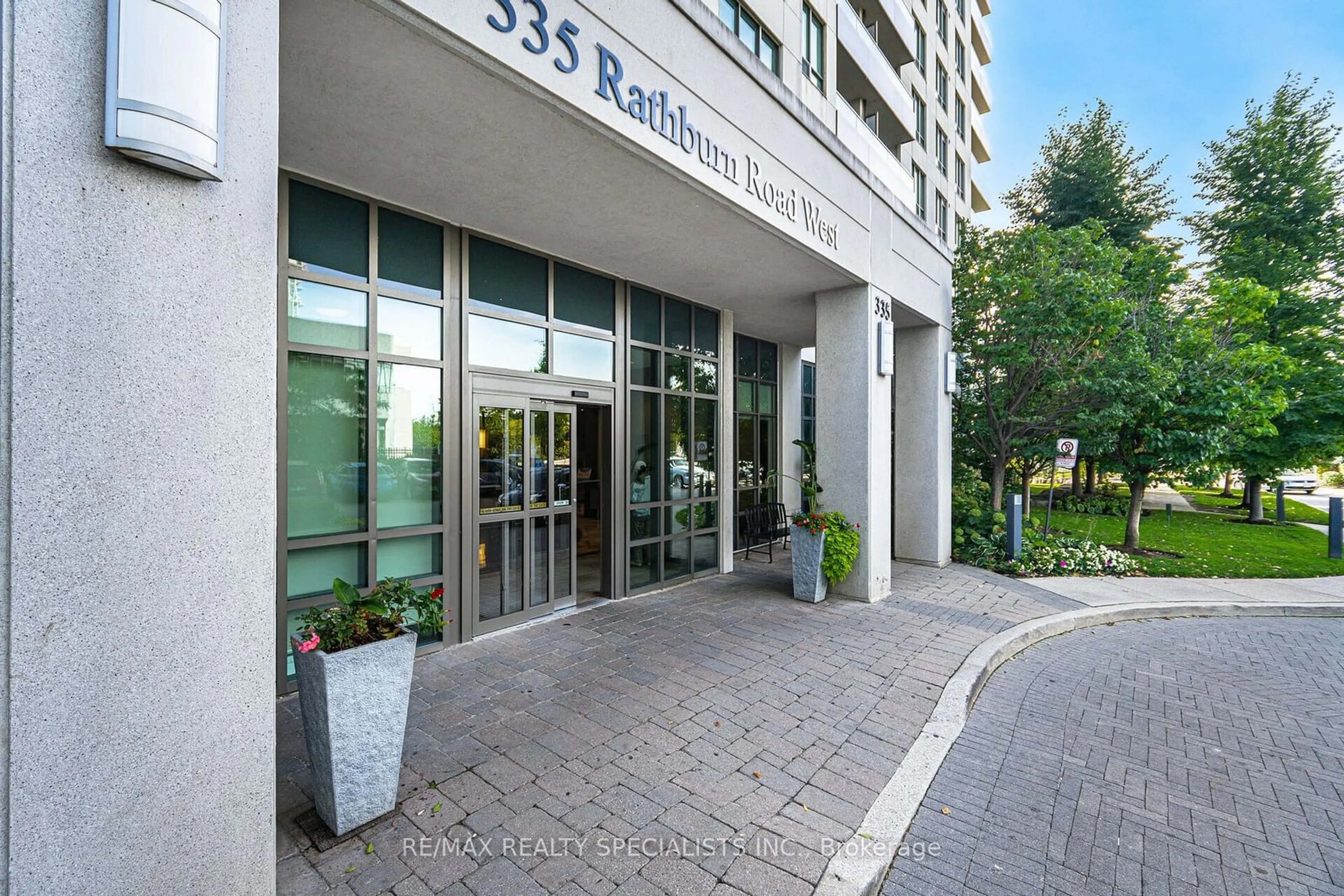 A pic from exterior of the house or condo for 335 Rathburn Rd #1615, Mississauga Ontario L5B 0C8