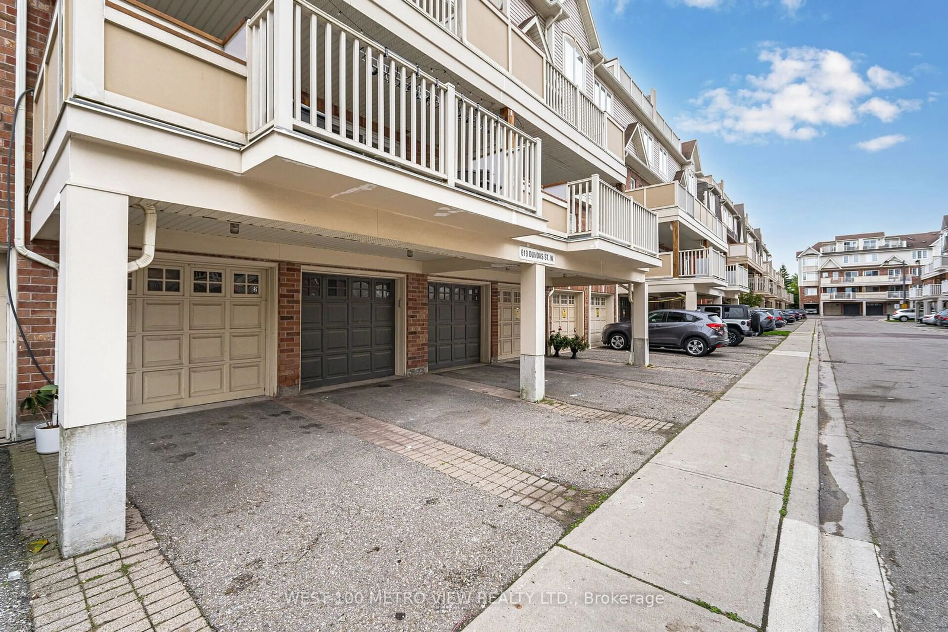 A pic from exterior of the house or condo, the street view for 619 Dundas St #2, Mississauga Ontario L5B 0B5