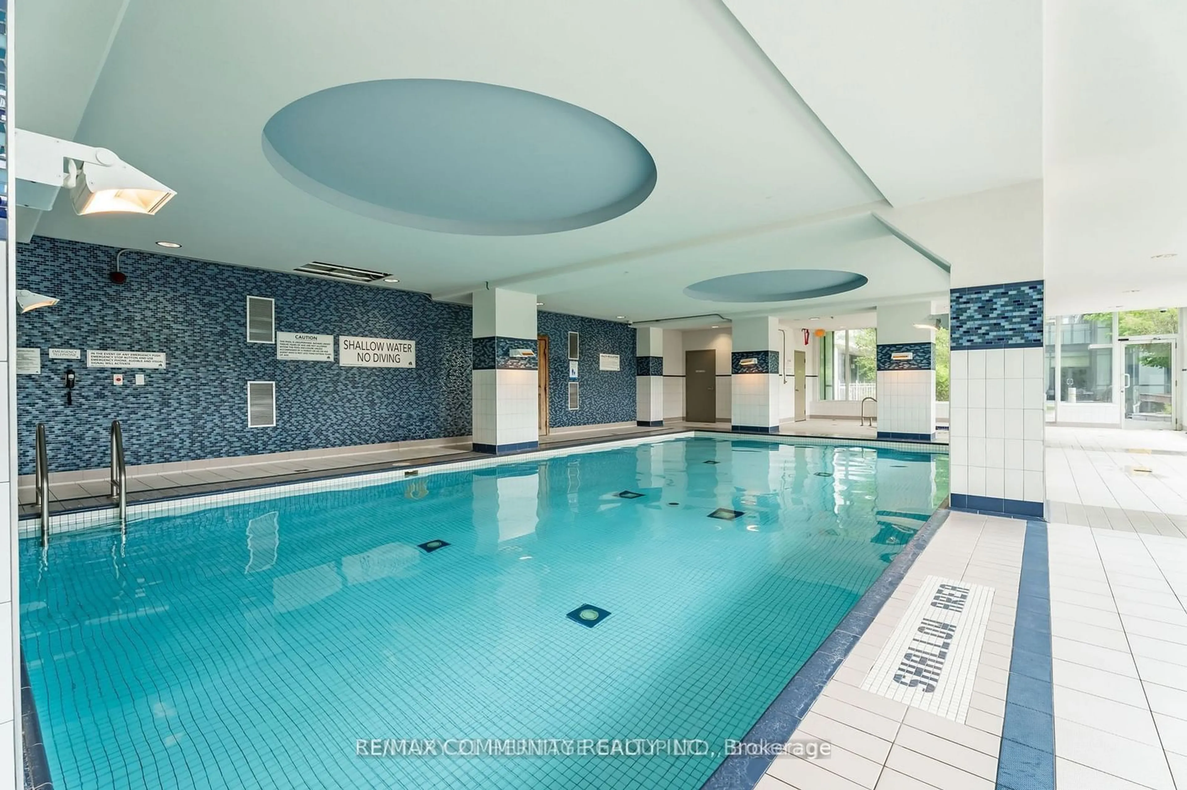 Indoor or outdoor pool for 4070 Confederation Pkwy #2103, Mississauga Ontario L5B 0E9