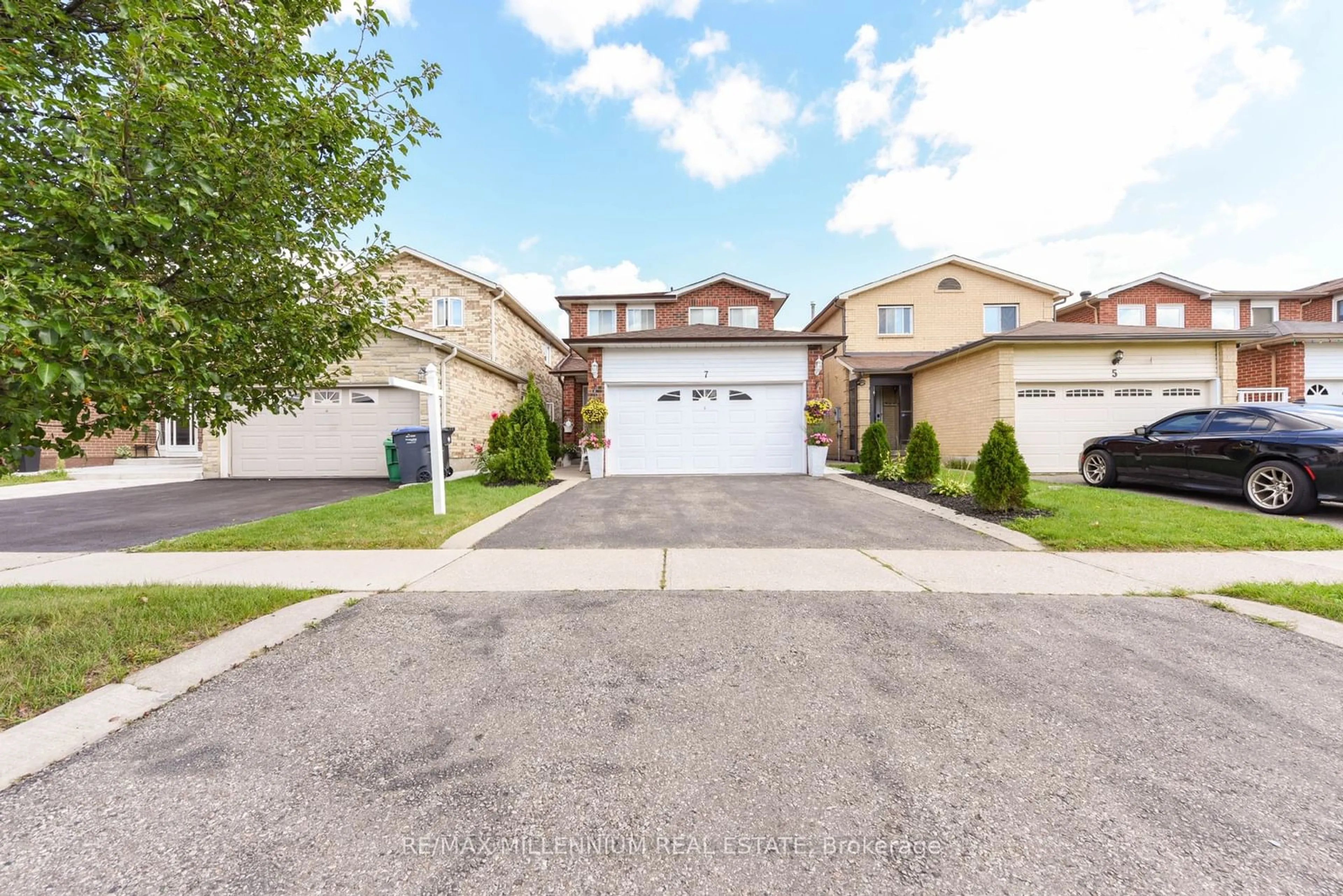 Frontside or backside of a home, the street view for 7 Muskoka St, Brampton Ontario L6Z 3W3