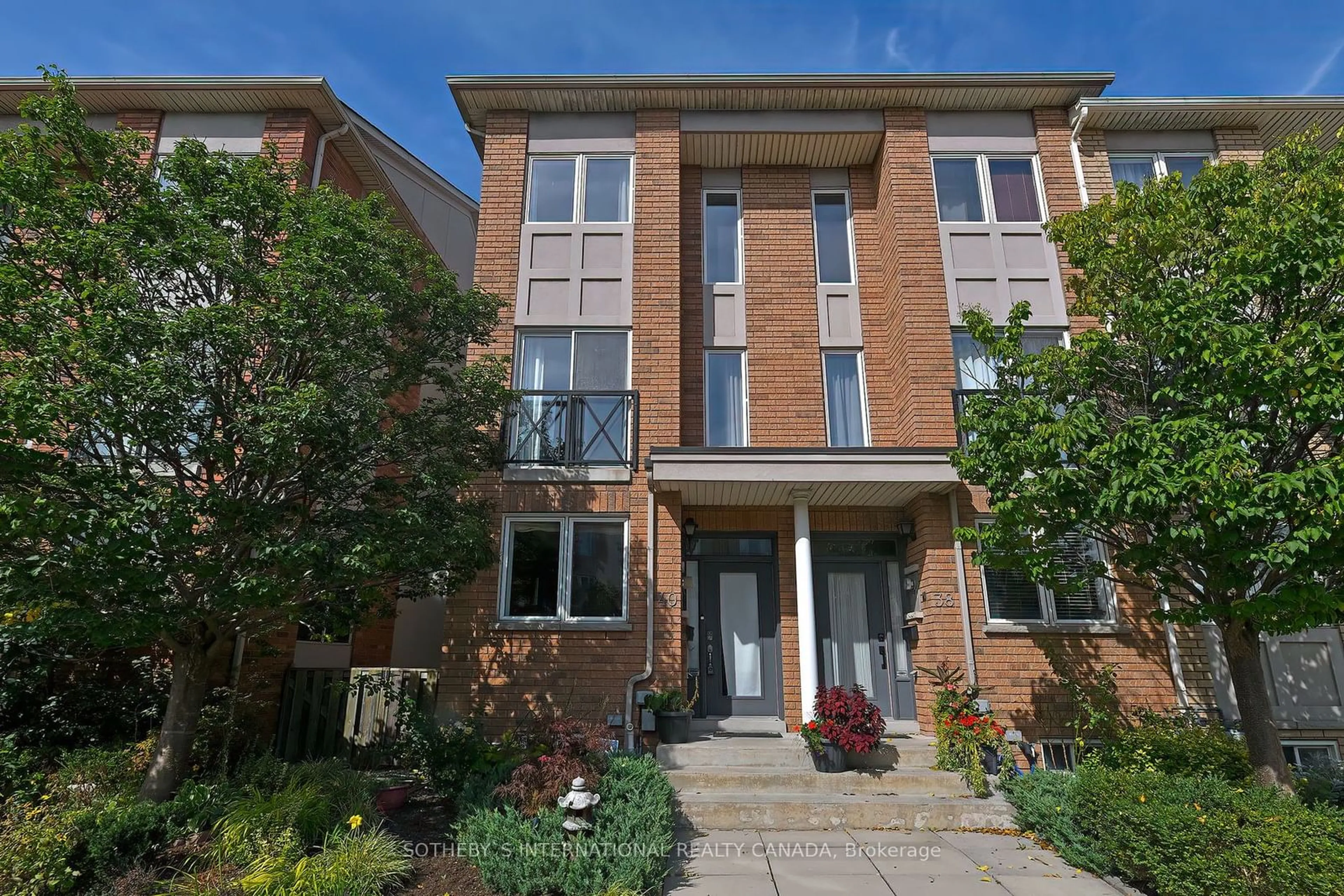 A pic from exterior of the house or condo, the front or back of building for 40 Market Garden Mews, Toronto Ontario M8Z 0A5